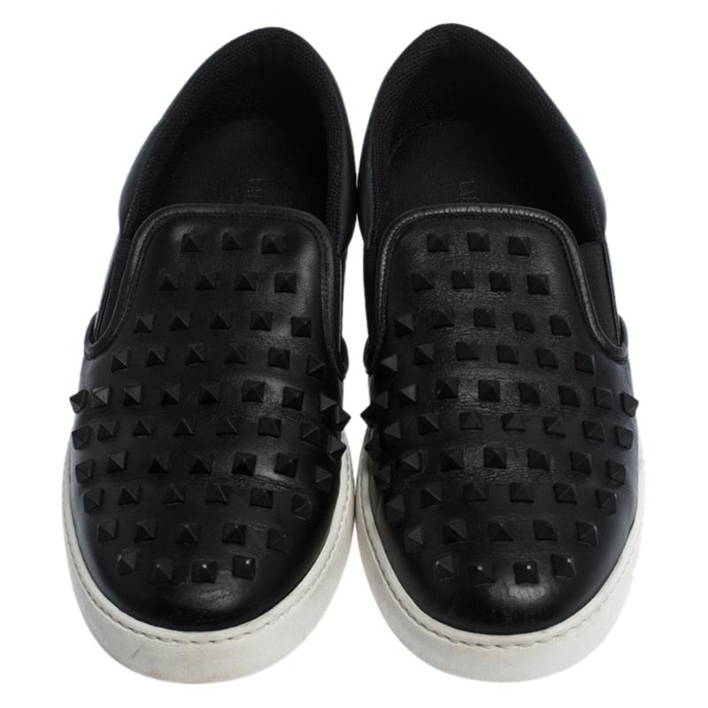 Featuring a leather body with studs on the uppers, these black Valentino sneakers are a sight to admire. The leather insoles and the rubber soles will assist your feet with utmost comfort.


