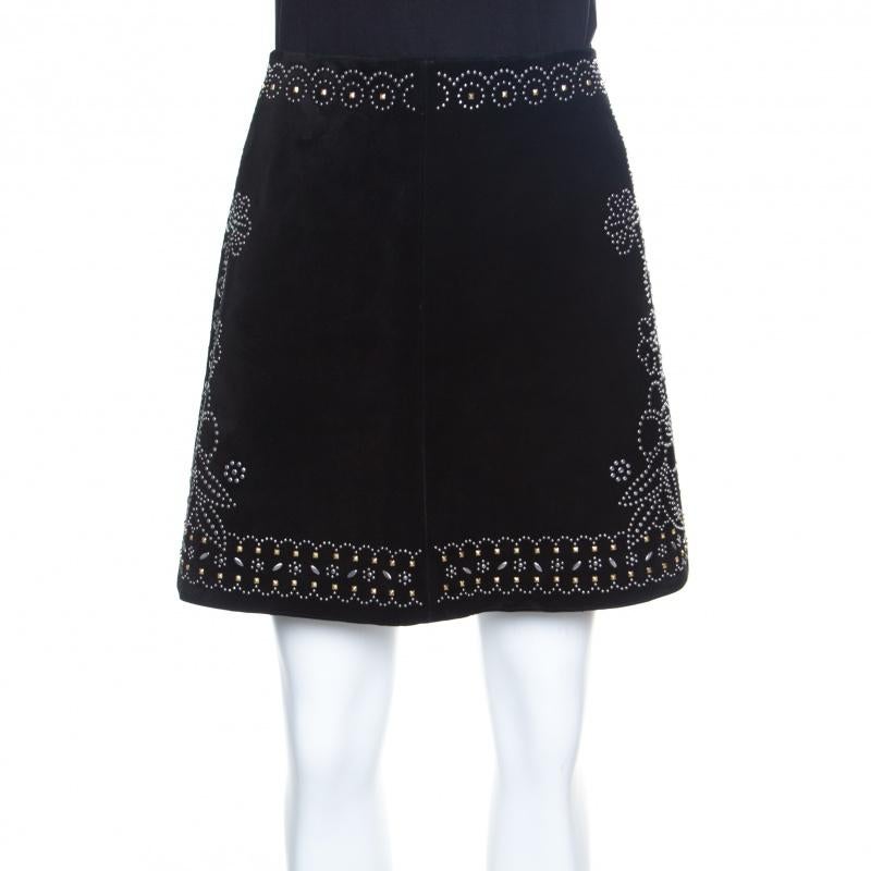 Valentino's designs are a perfect blend of timeless and modern. This black mini skirt is made of 100% calf leather and features a flattering silhouette. It flaunts a lovely studded design pattern on it and comes with a concealed zip closure. Pair it