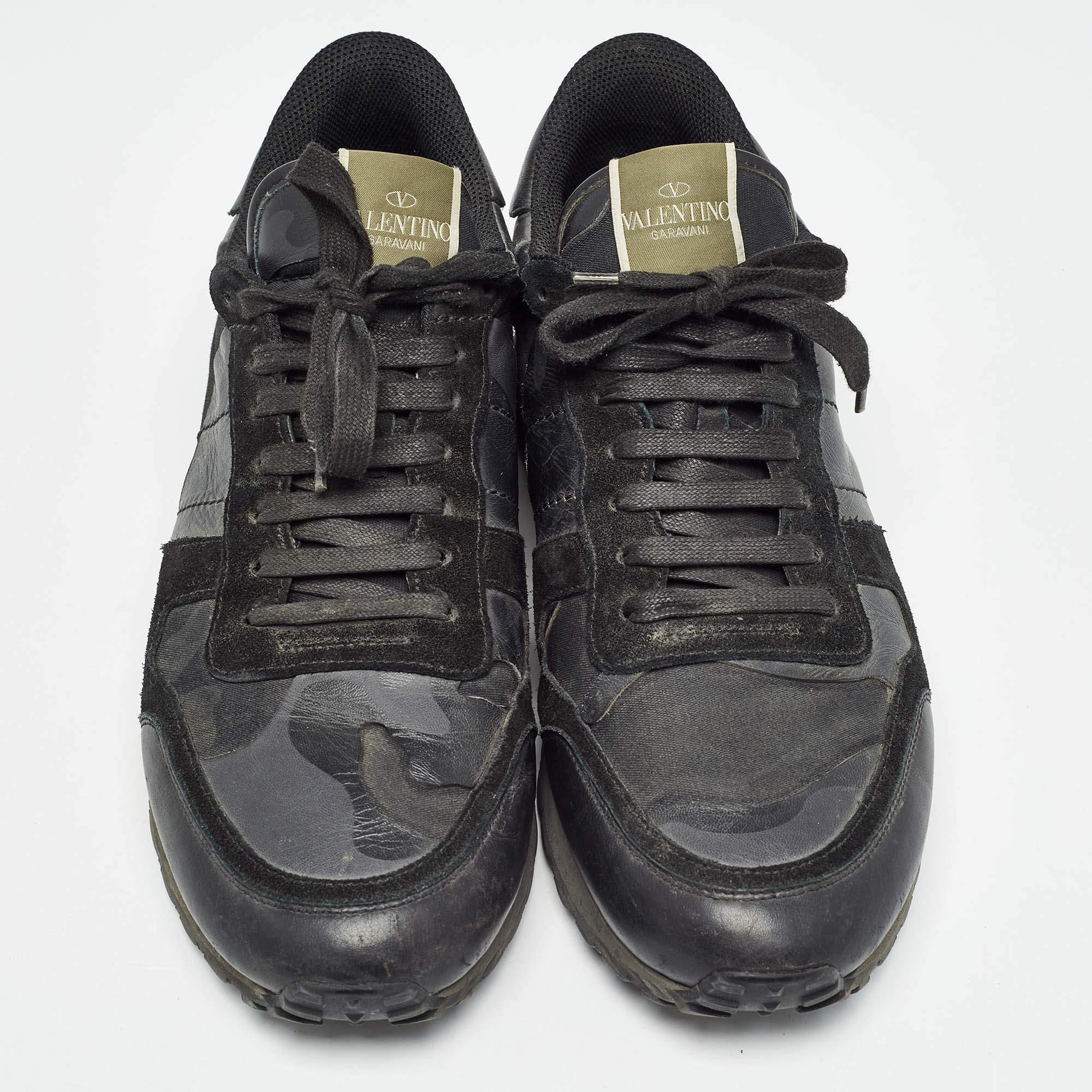 Valentino Black Suede and Leather Rockrunner Sneakers Size 45 In Fair Condition For Sale In Dubai, Al Qouz 2