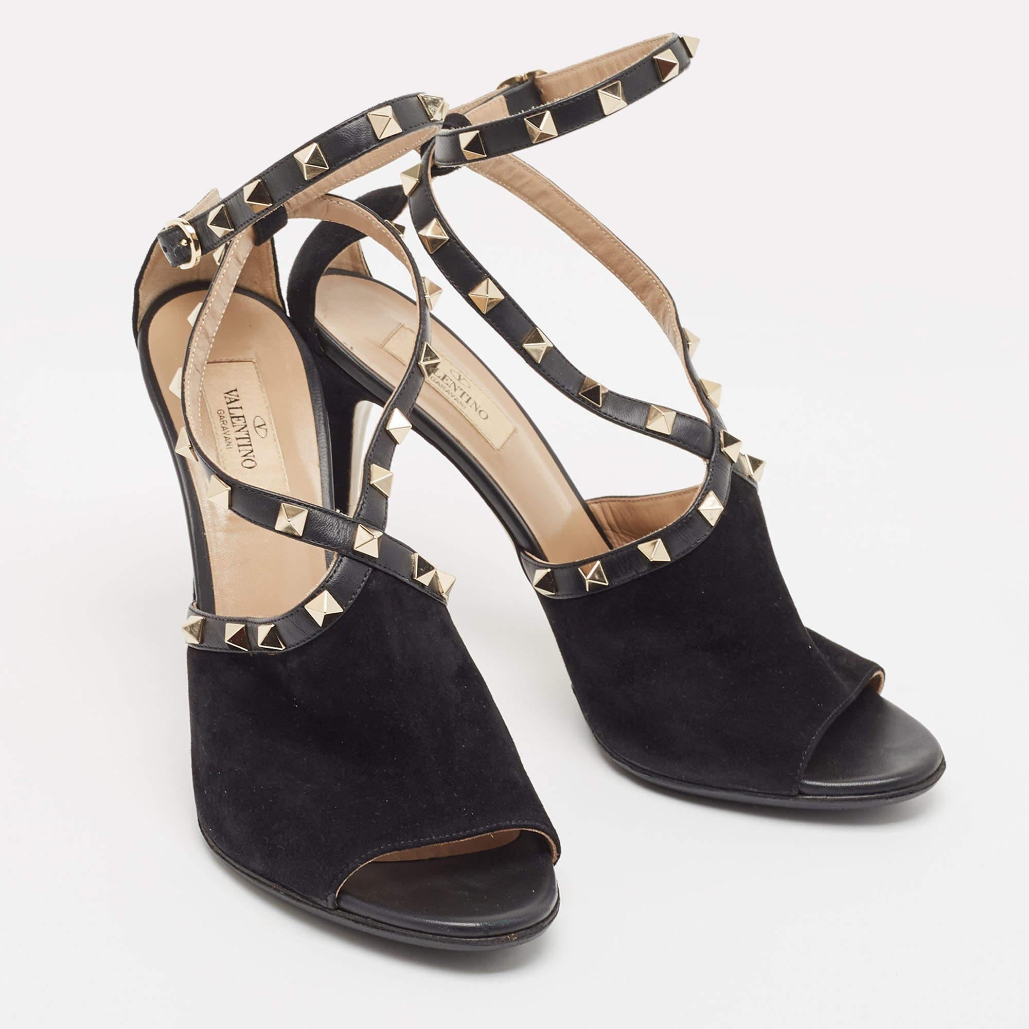 Valentino Black Suede and Leather Rockstud Ankle Strap Sandals Size 40 In Good Condition For Sale In Dubai, Al Qouz 2