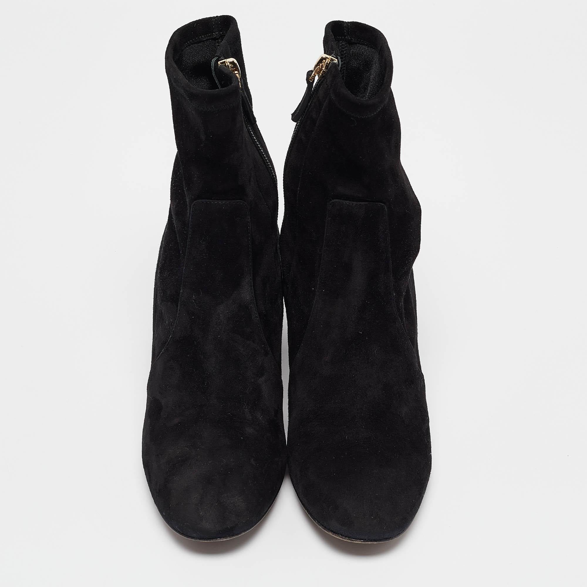 Valentino Black Suede Rockstud Ankle Length Boots Size 38 In Good Condition In Dubai, Al Qouz 2