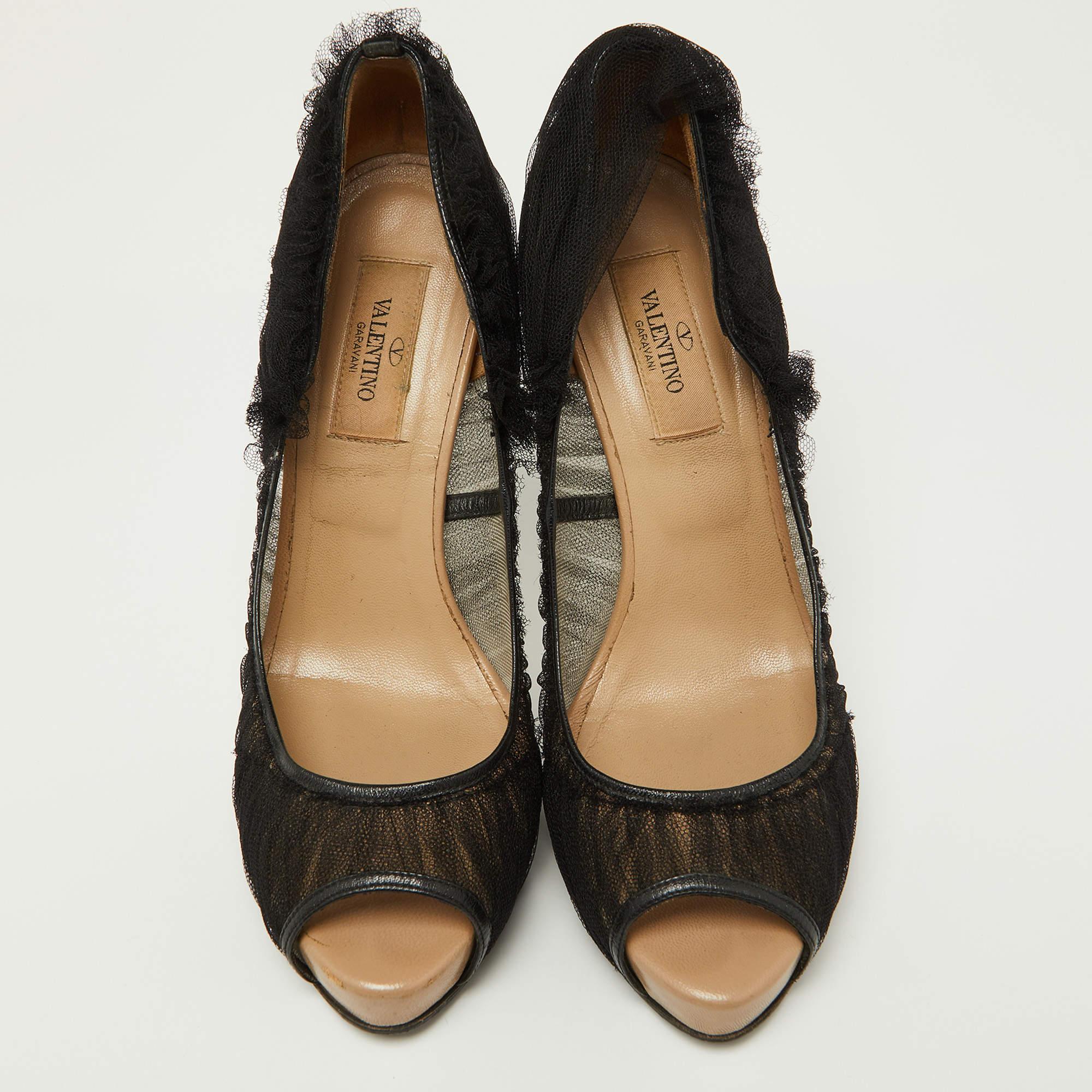 Valentino Schwarze Peep Toe Plateau-Pumps aus Tüllstoff Größe 37 im Zustand „Gut“ im Angebot in Dubai, Al Qouz 2