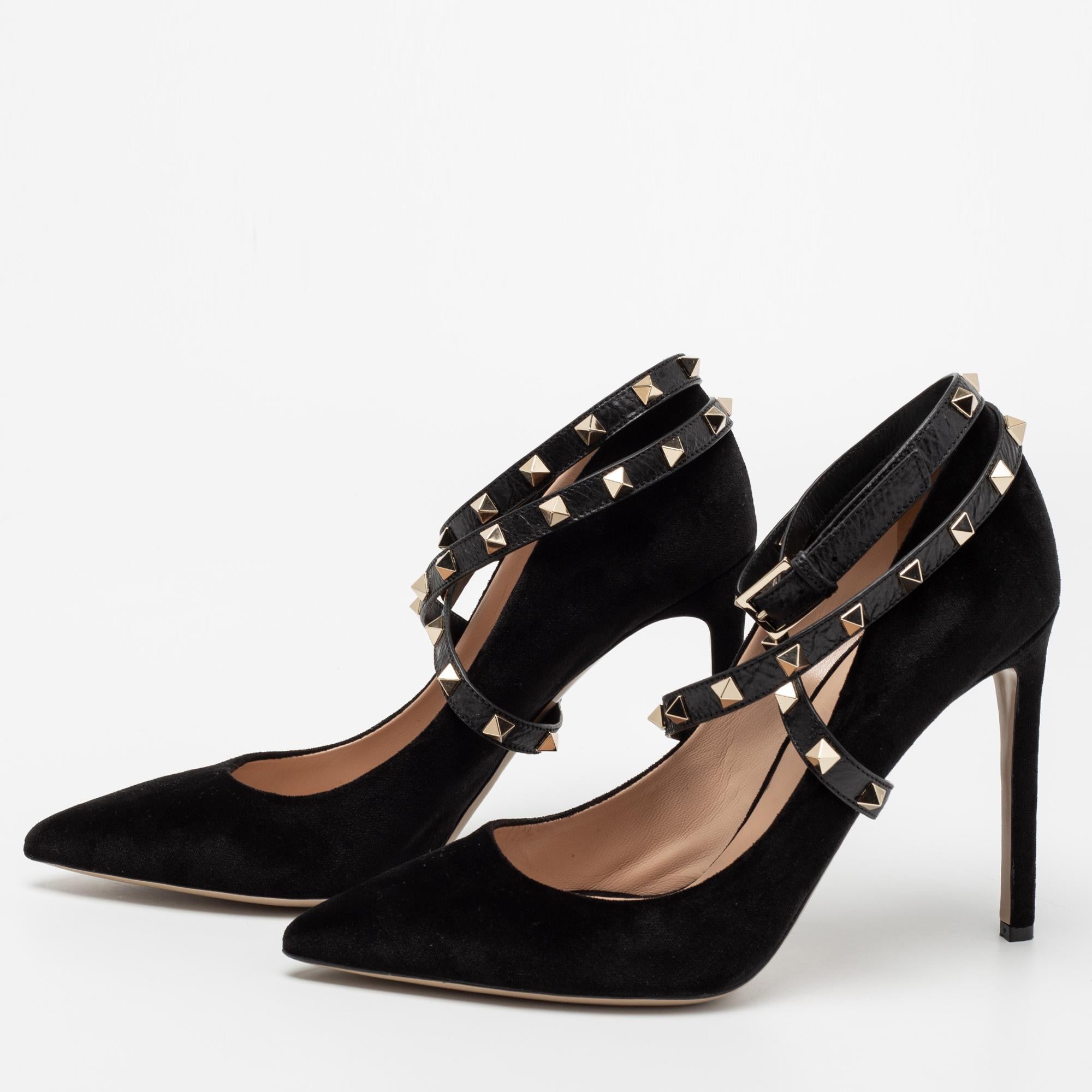 Valentino Black Velvet And Leather Rockstud Ankle Wrap Pointed Toe Pumps Size 41 In Good Condition In Dubai, Al Qouz 2
