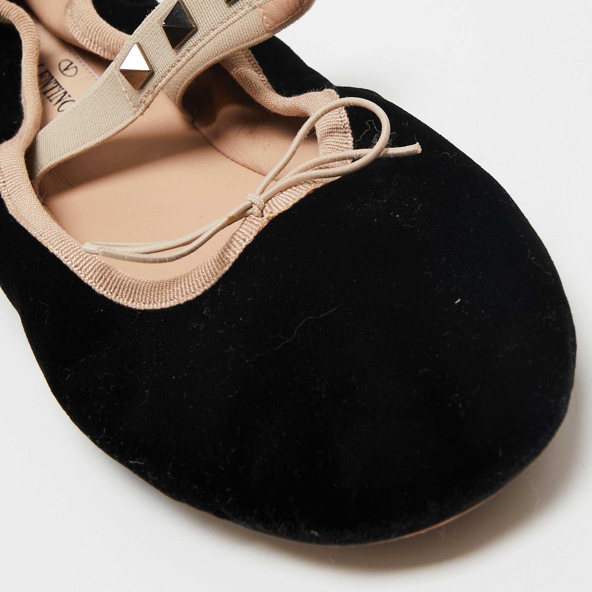 Valentino Black Velvet Rockstud Scrunch Mary Jane Ballet Flats Size 38 In Excellent Condition In Dubai, Al Qouz 2