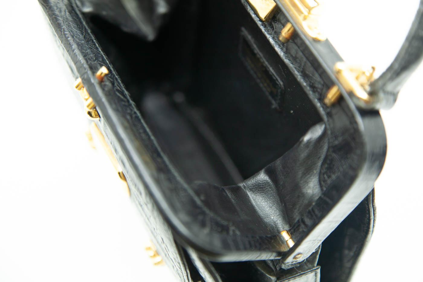 Valentino Schwarze Vintage-Handtasche aus Alligatorleder  im Angebot 1
