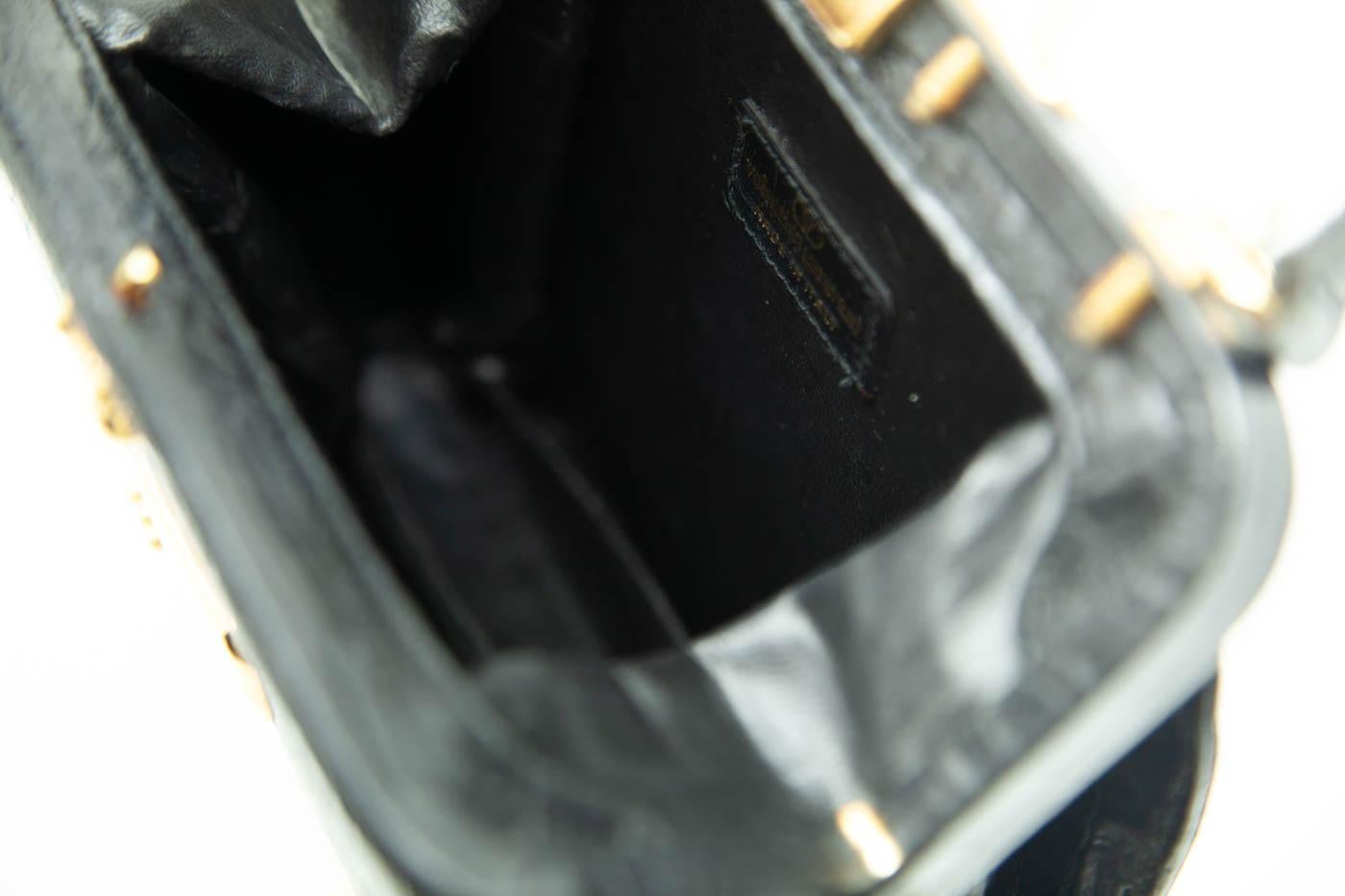 Valentino Schwarze Vintage-Handtasche aus Alligatorleder  im Angebot 2