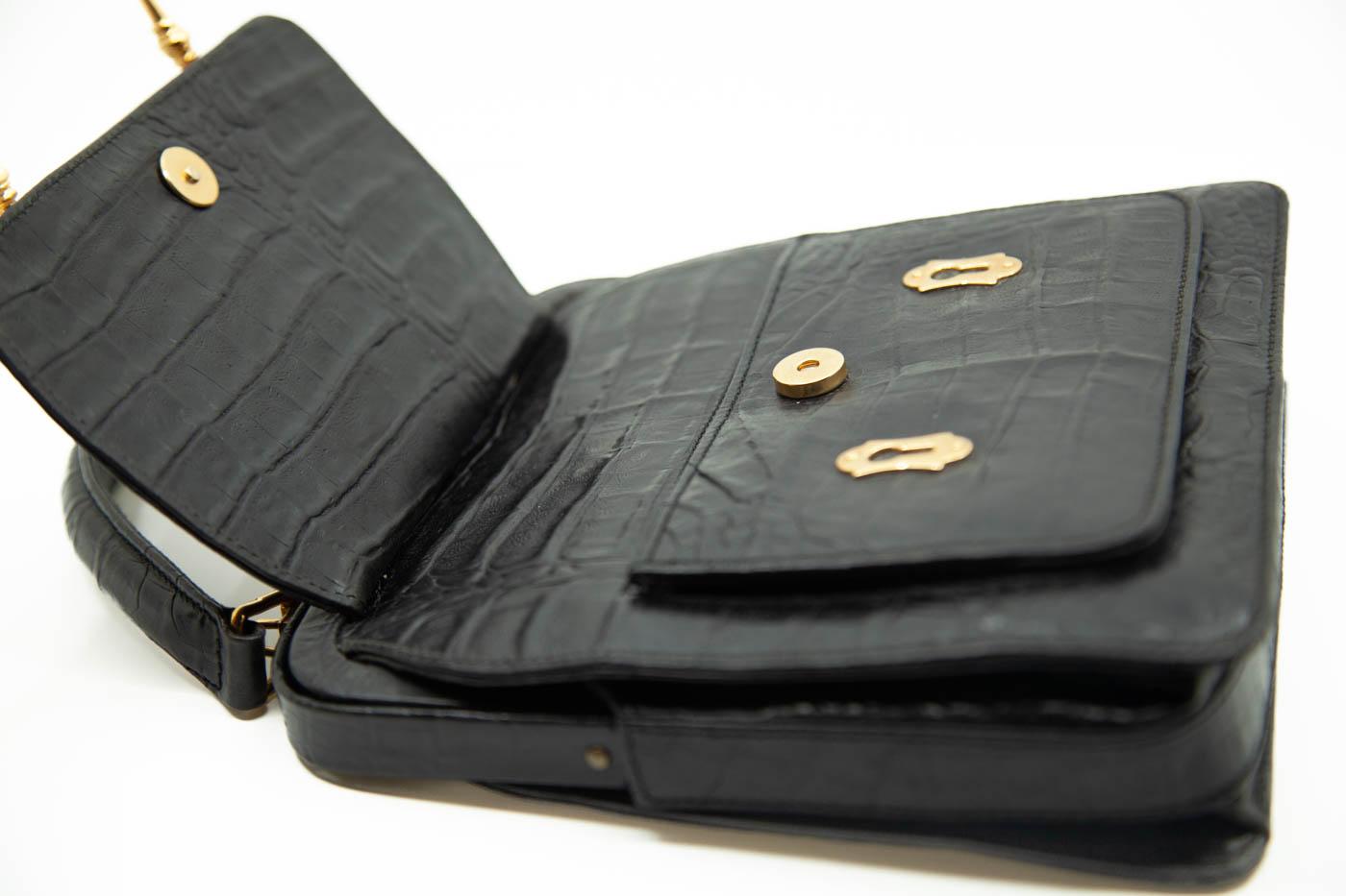 Valentino Schwarze Vintage-Handtasche aus Alligatorleder  im Angebot 3