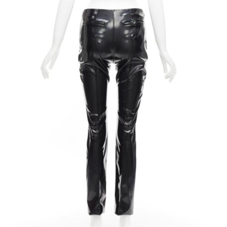 VALENTINO Schwarze Hose aus Vinyl mit Plissee vorne und hinten mit Schlitztaschen S im Angebot 1