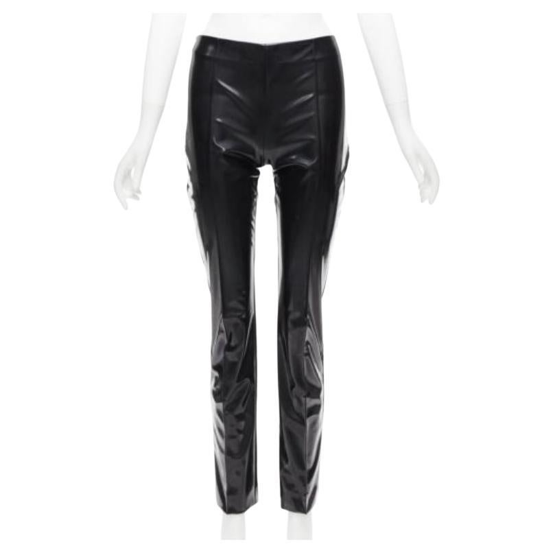 VALENTINO Schwarze Hose aus Vinyl mit Plissee vorne und hinten mit Schlitztaschen S im Angebot