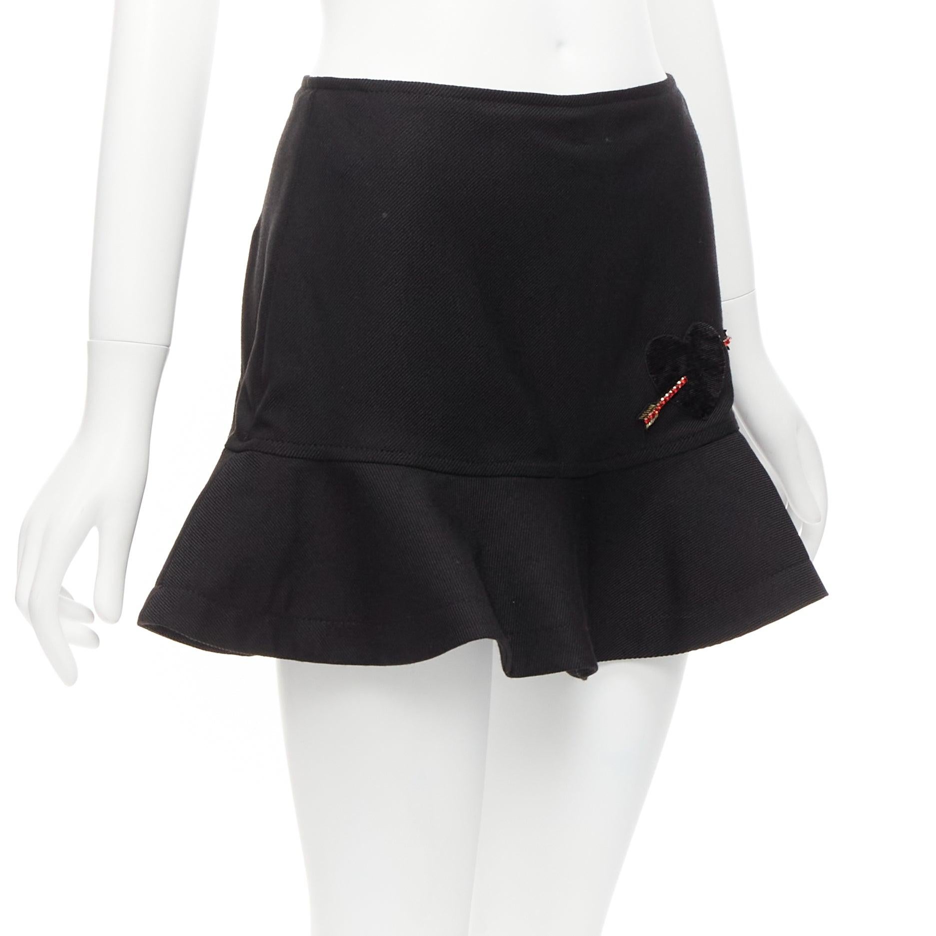 VALENTINO black virgin wool blend red bead Heart flared skirt shorts IT38 XS
Reference: AAWC/A00592
Brand: Valentino
Designer: Pier Paolo Piccioli
Material: Virgin Wool, Blend
Color: Black, Red
Pattern: Solid
Closure: Zip
Lining: Black Fabric
Extra