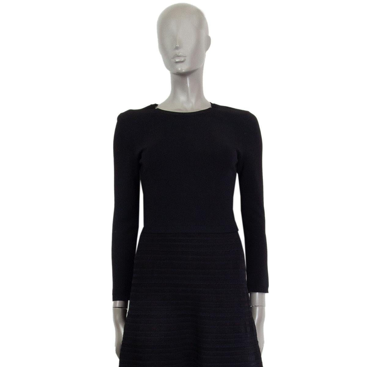 100% authentic Valentino long-sleeve A-line dress in black viscose (83%) and polyester (17%). Opens with a zipper on the back. Has been worn and is in excellent condition.

Tag Size M
Size M
Shoulder Width 38cm (14.8in)
Bust 80cm (31.2in)
Waist 74cm