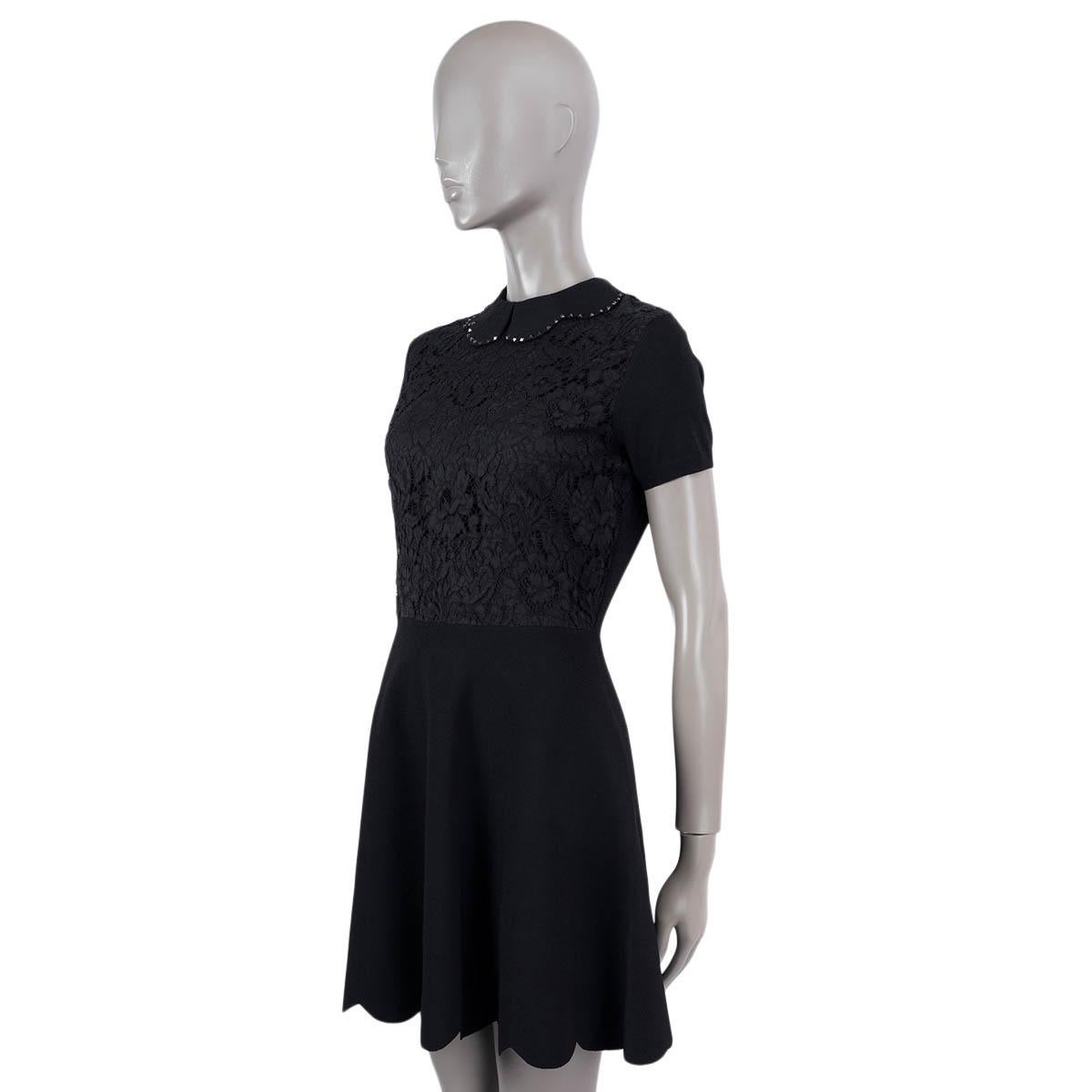 VALENTINO black viscose ROCKSTUD LACE PANELLED MINI Dress M In Excellent Condition For Sale In Zürich, CH