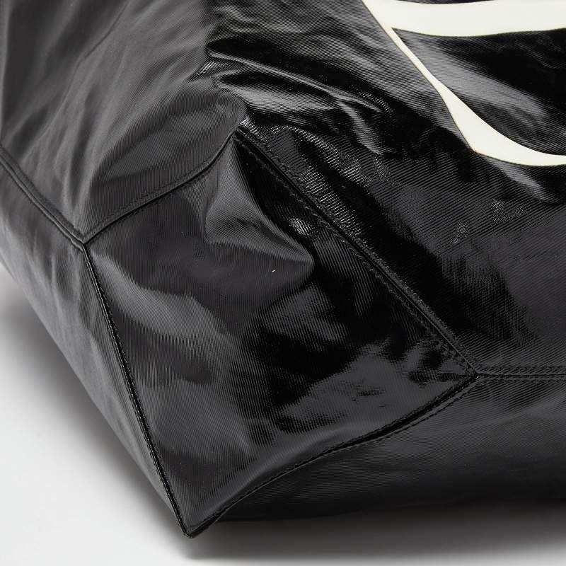Valentino Black/White Coated Canvas VLTN Shopper Tote In Good Condition For Sale In Dubai, Al Qouz 2