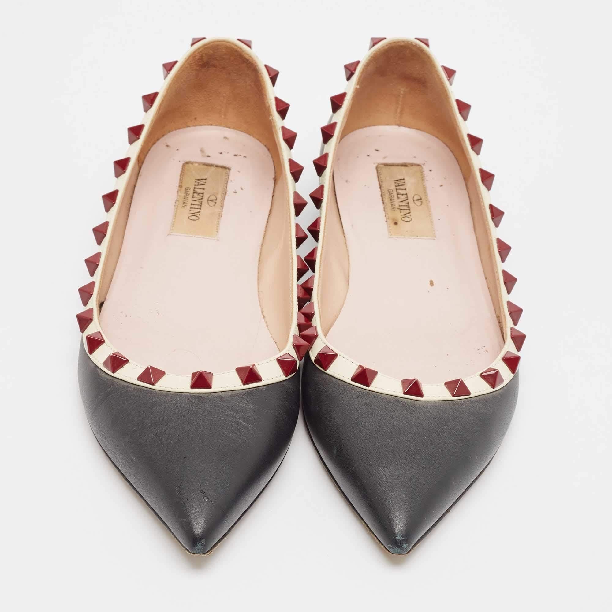 Gray Valentino Black/White Leather Rockstud Ballet Flats Size 37 For Sale