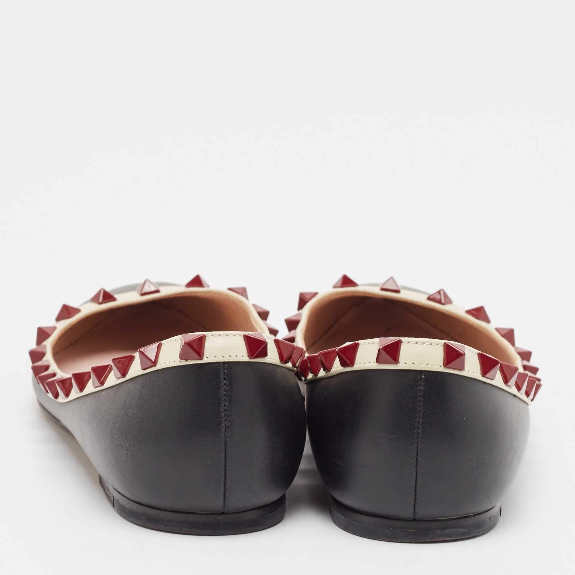 Women's Valentino Black/White Leather Rockstud Ballet Flats Size 37 For Sale