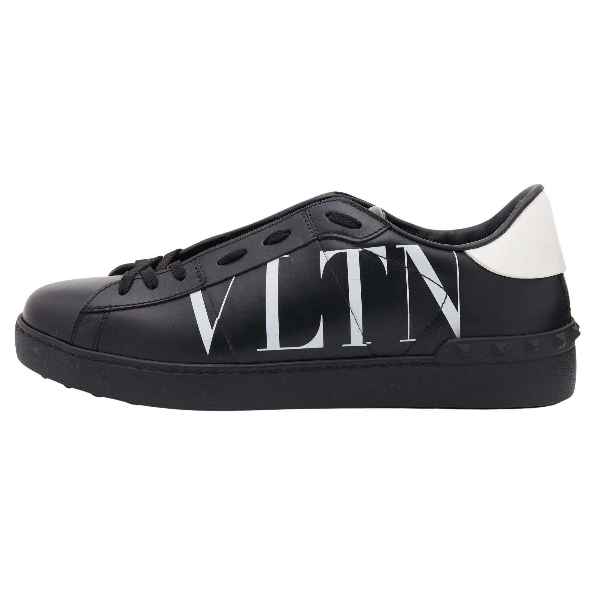 Valentino Black/White Leather VLTN Rockstud Low Top Sneakers Size 43.5 For  Sale at 1stDibs