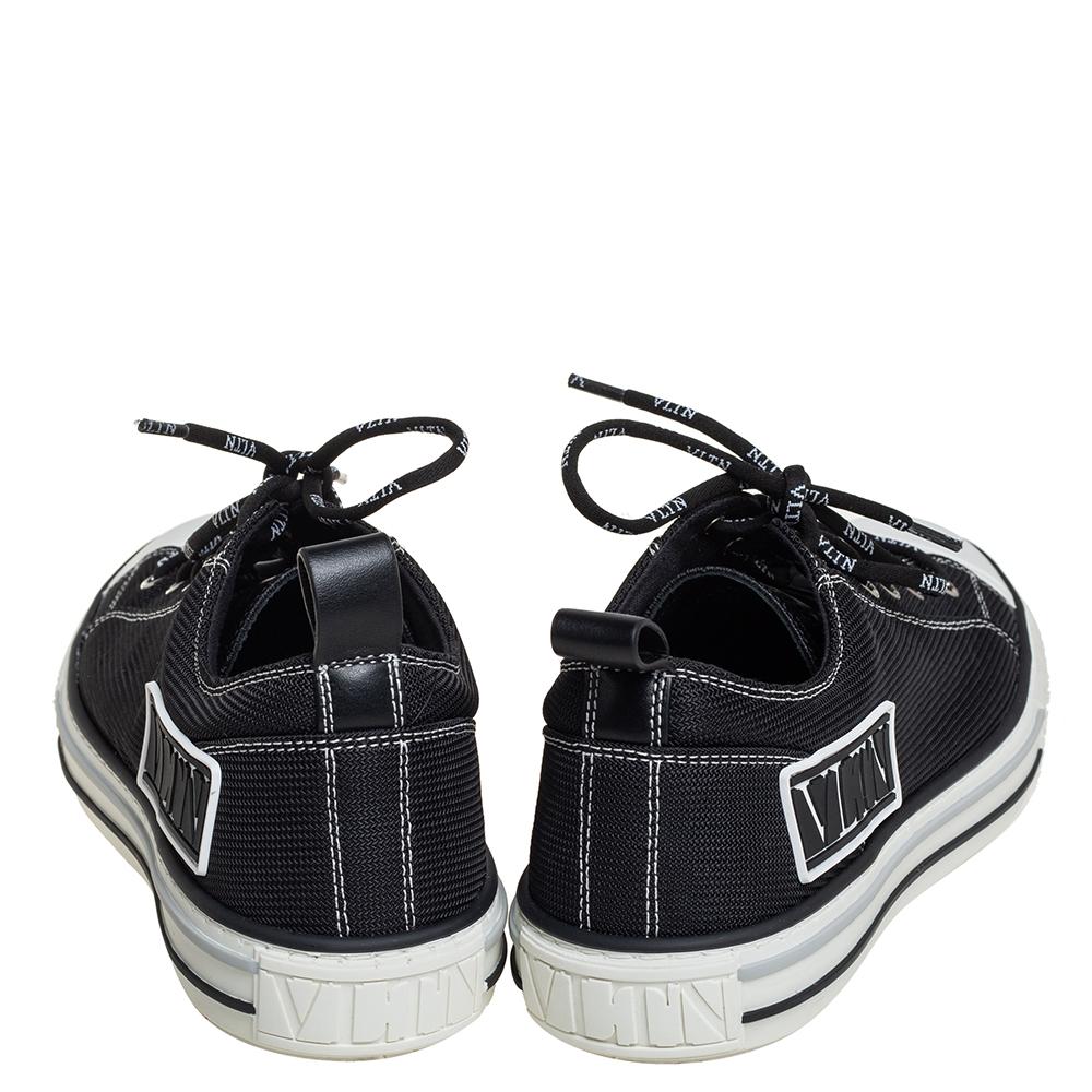 Valentino Black/White Mesh And Rubber Low Top Giggies Sneakers Size 41 In Good Condition In Dubai, Al Qouz 2
