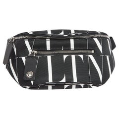 Valentino - Sac ceinture VLTN en nylon noir/blanc