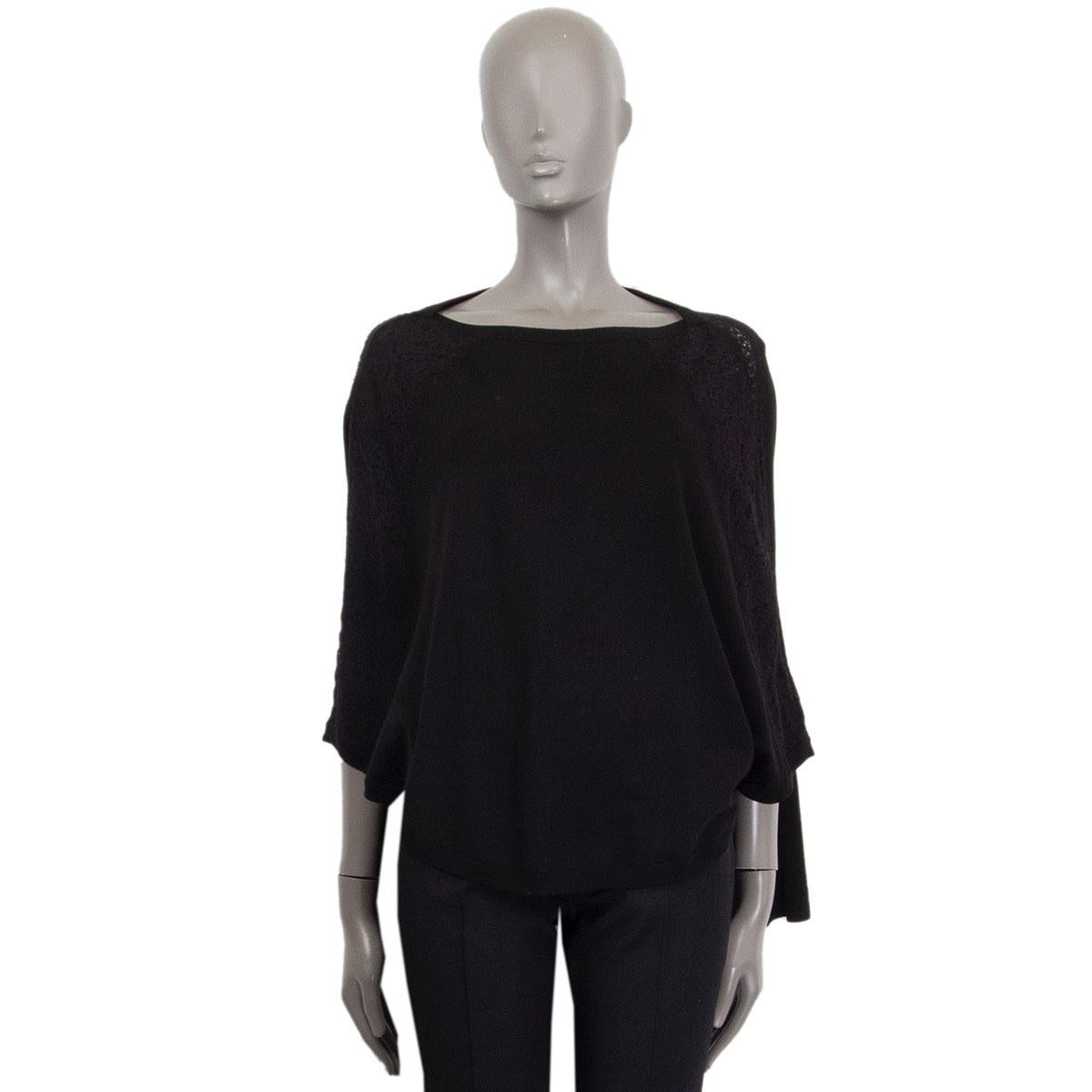 authentique poncho Valentino en laine vierge noire (100%) avec des empiècements en dentelle en coton (90%) et polyamide (10%). A ben porté et est en excellent état. 

Taille de l'étiquette XS
Taille XS
Largeur des épaules 46cm (17.9in)
Poitrine