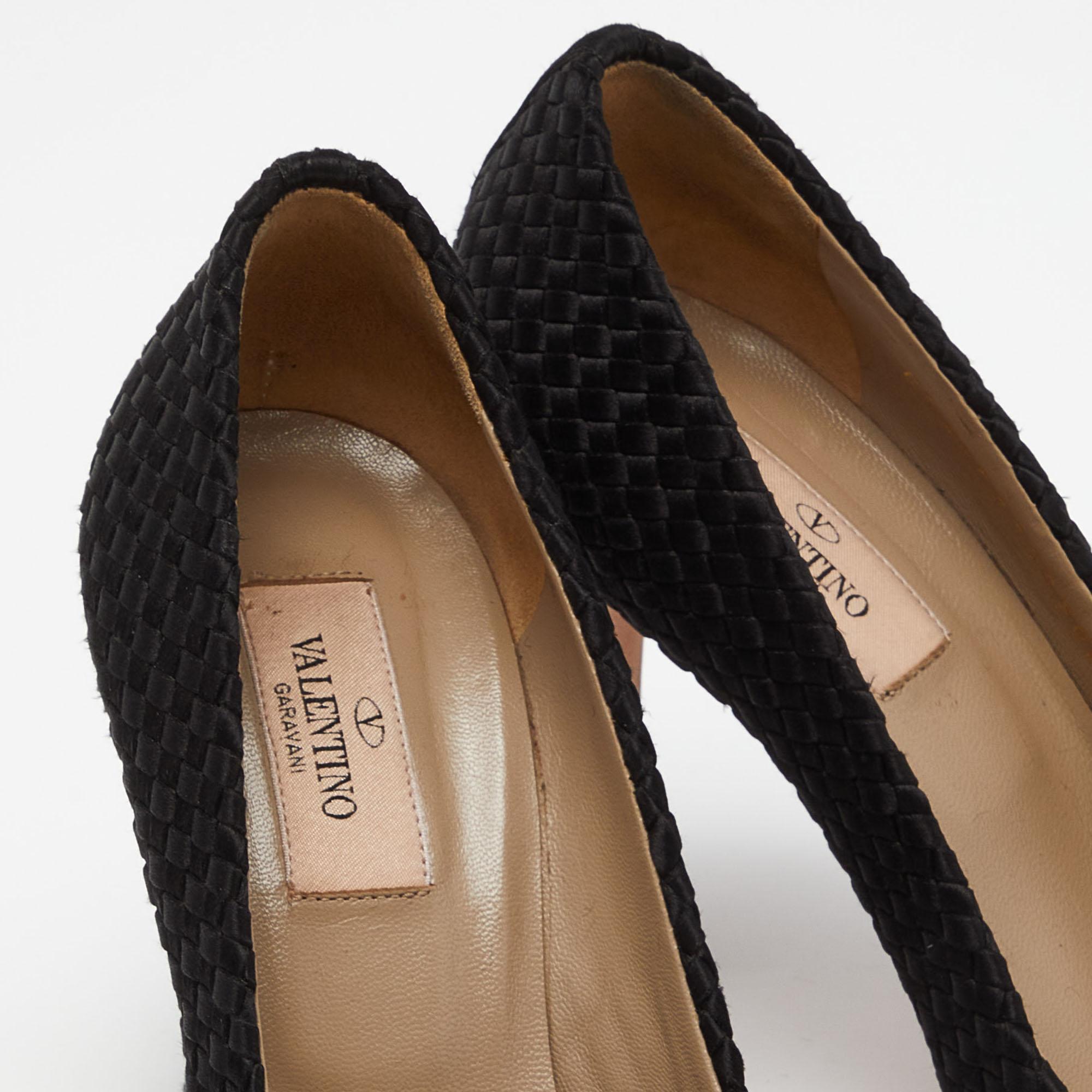 Valentino Black Woven Leather Pumps Size 37 For Sale 4