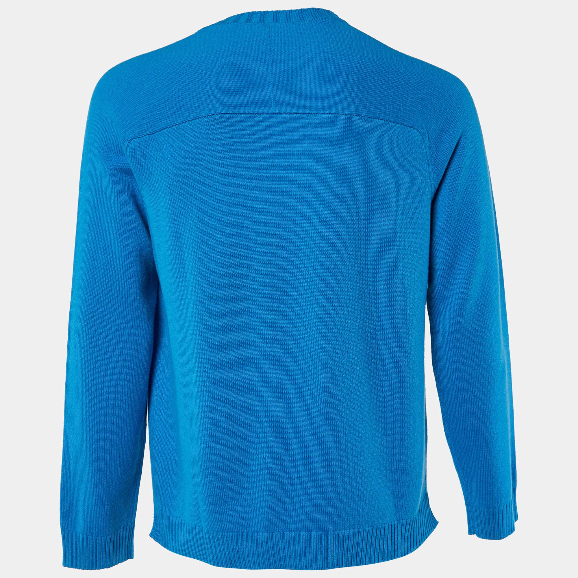 Winters and stylish sweaters like this go hand in hand. It will certainly provide you with good warmth and relaxation and keep your winter ensemble on point.