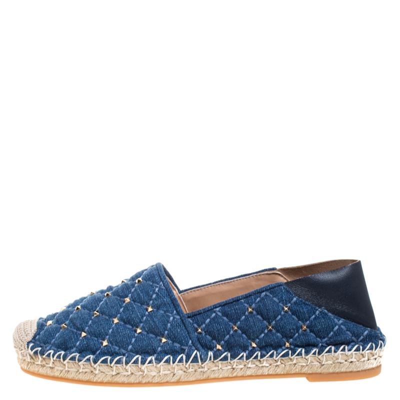 This pair of Valenitno's flats combines comfort with style. Crafted from denim and leather, they feature round toes and Rockstud spikes all over. The espadrilles can be teamed up well with casuals.

Includes: Original Dustbag, Original Box

