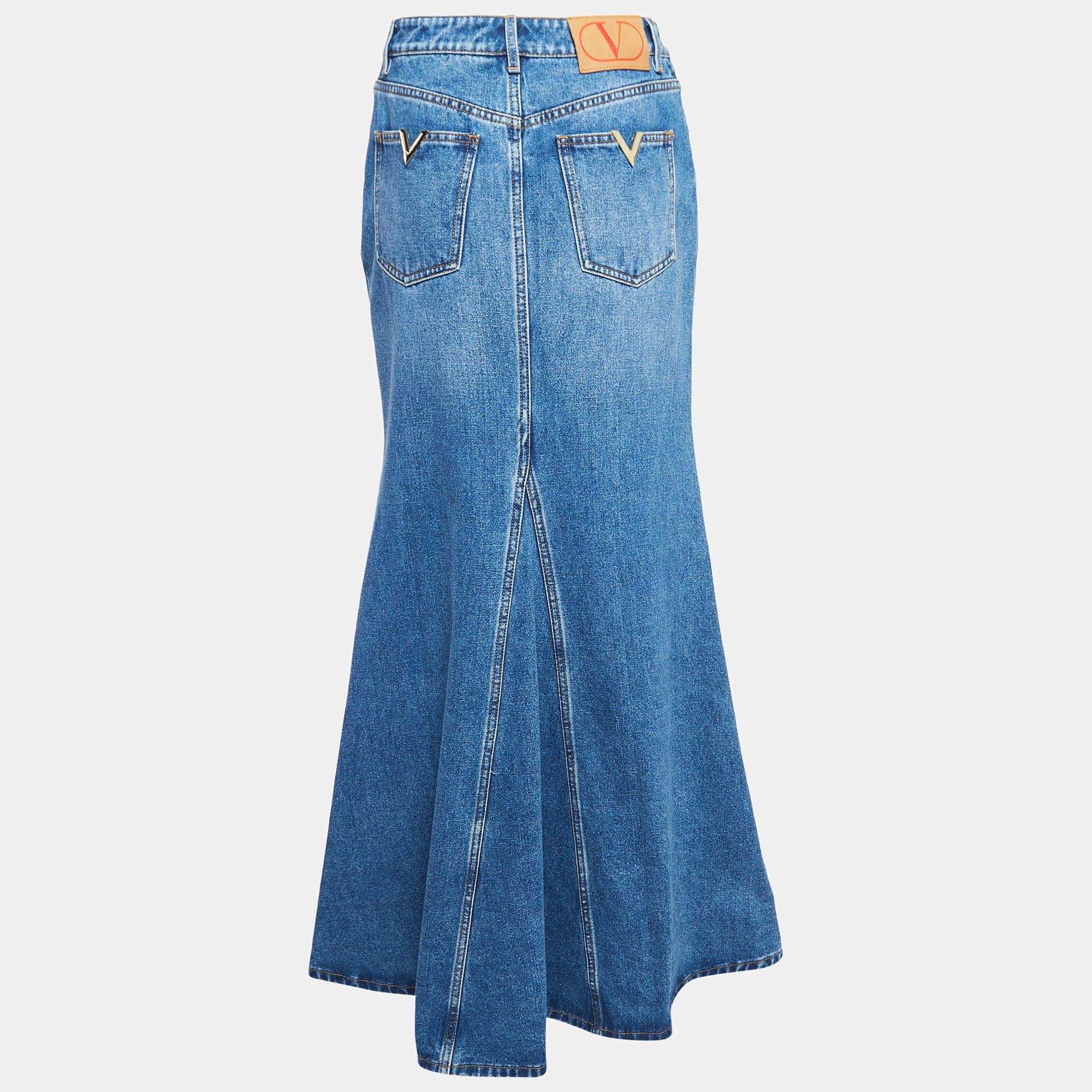 This elegant skirt is worth adding to your closet Crafted from fine materials it is exquisitely designed into a flattering shape.