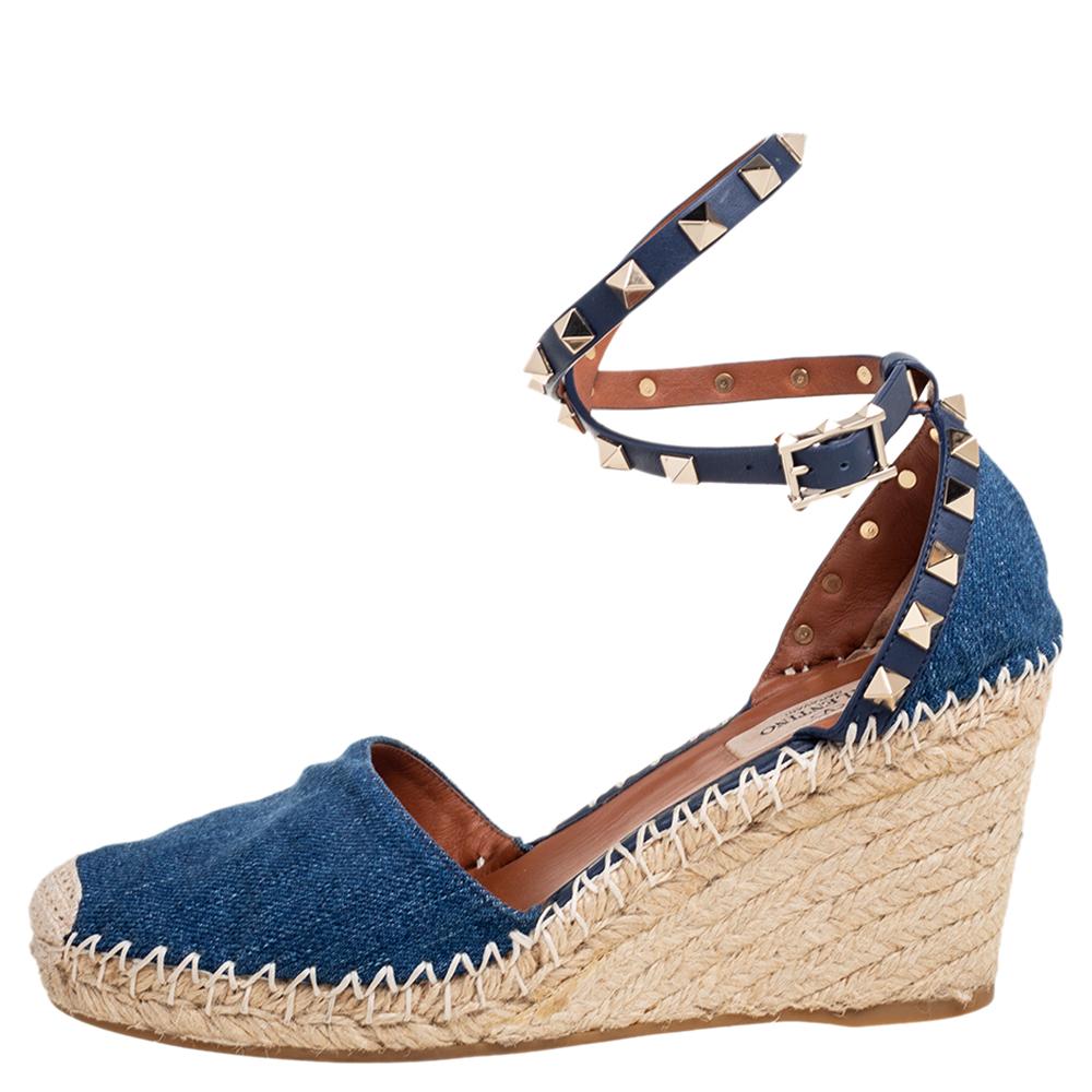 Designed purposely for fashion queens like you, these Valentino espadrille sandals are denim-made and gorgeous! They come with ankle straps, leather trims, braided wedges, and their signature Rockstud accents. To look your best, wear the pair with