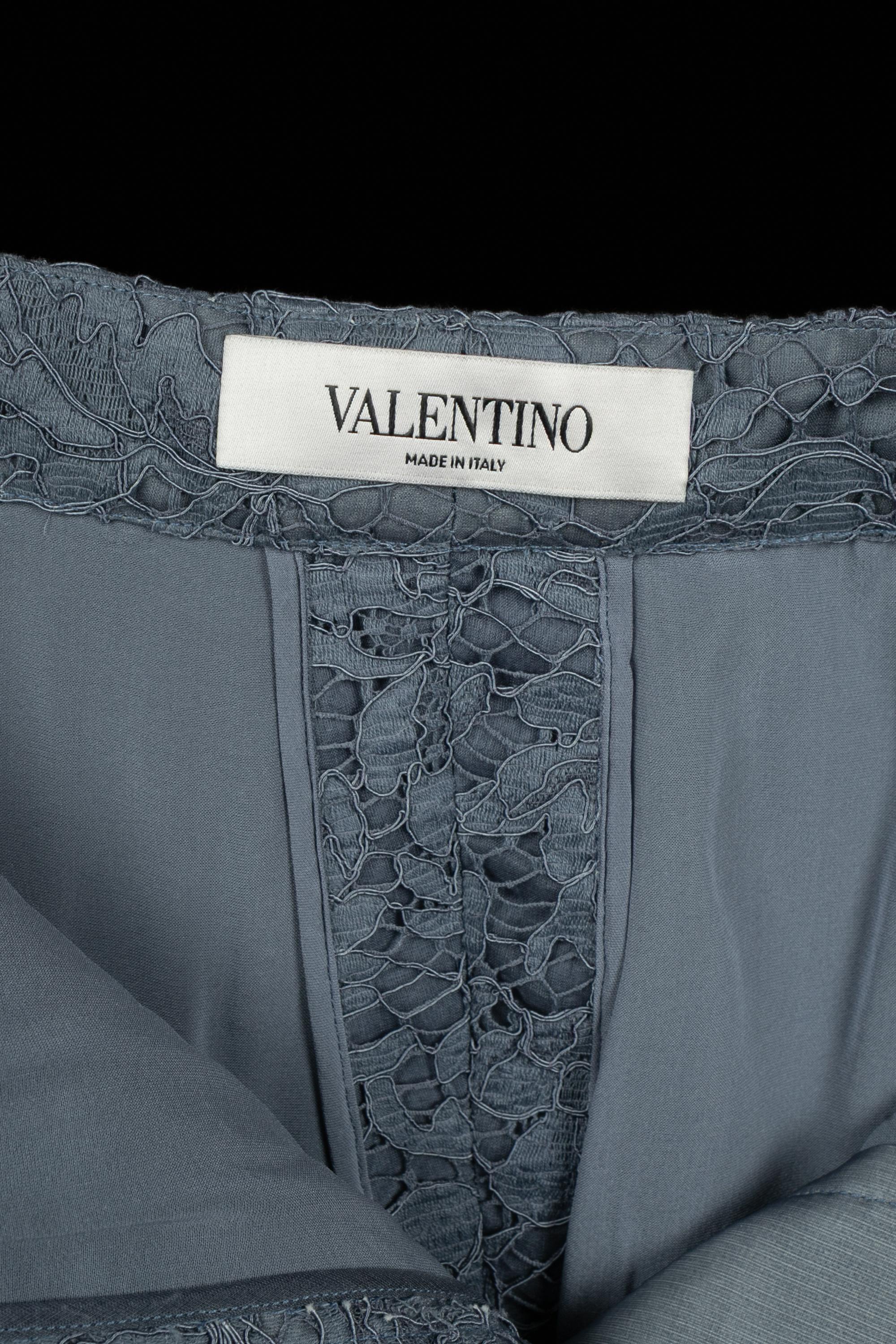 Pantaloncini in pizzo blu di Valentino in vendita 5