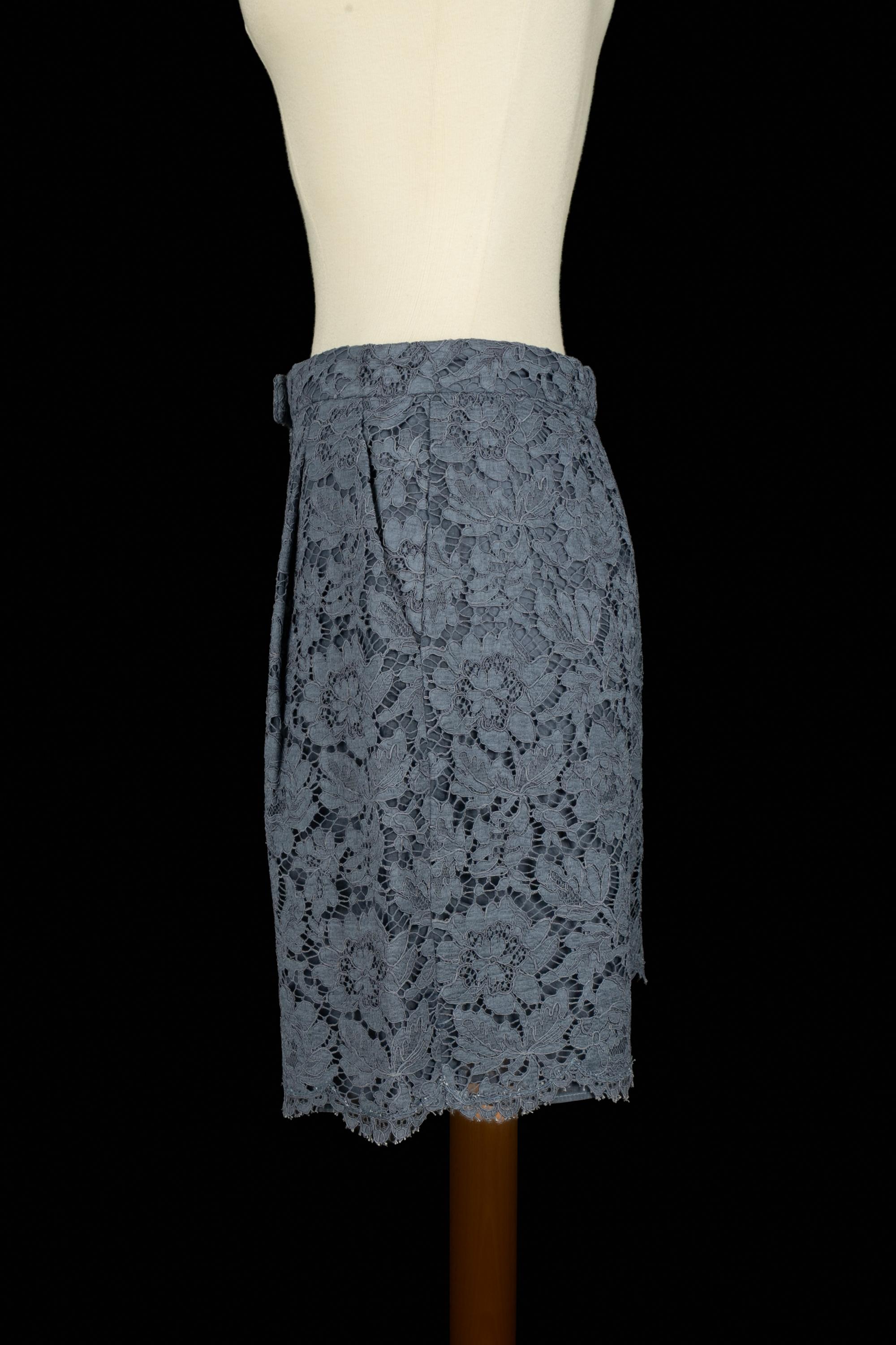 Grigio Pantaloncini in pizzo blu di Valentino in vendita