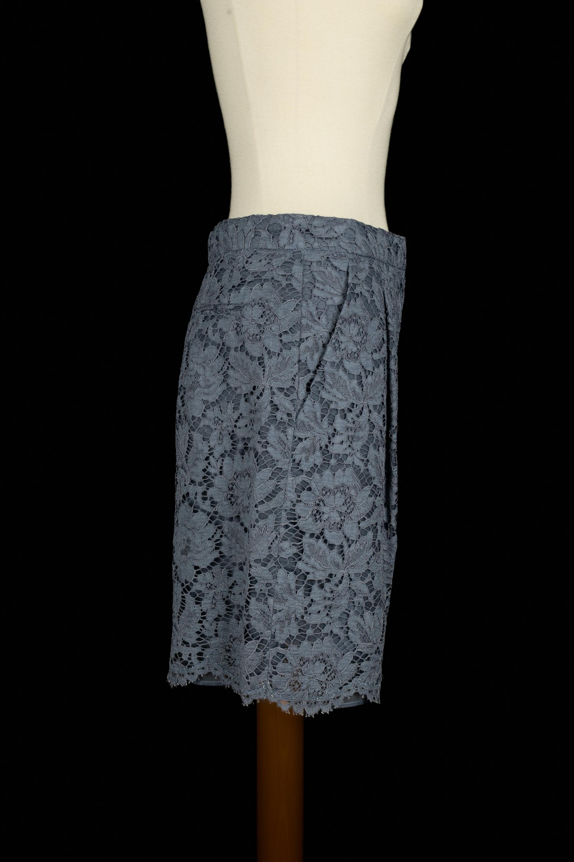 Donna Pantaloncini in pizzo blu di Valentino in vendita