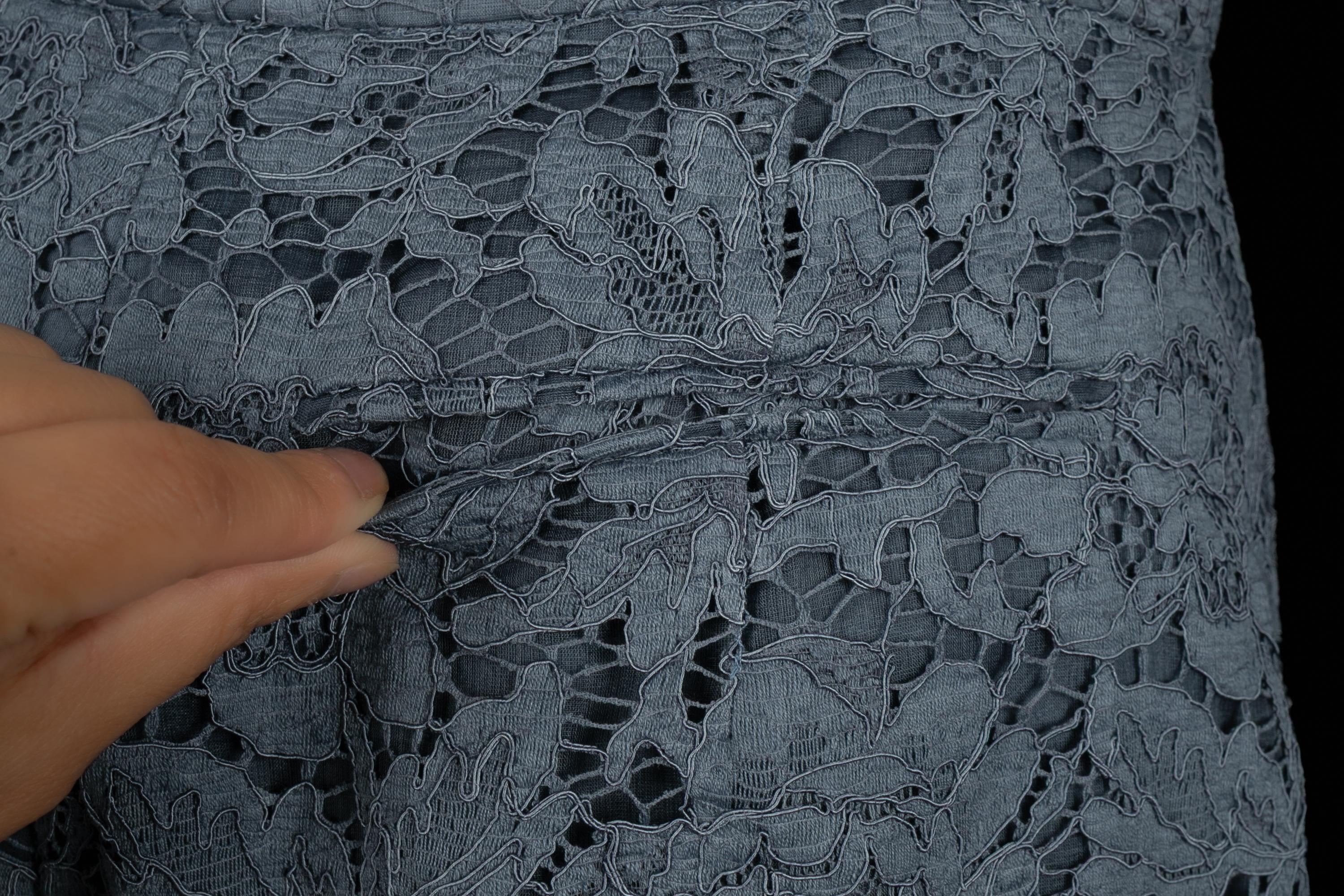 Pantaloncini in pizzo blu di Valentino in vendita 2