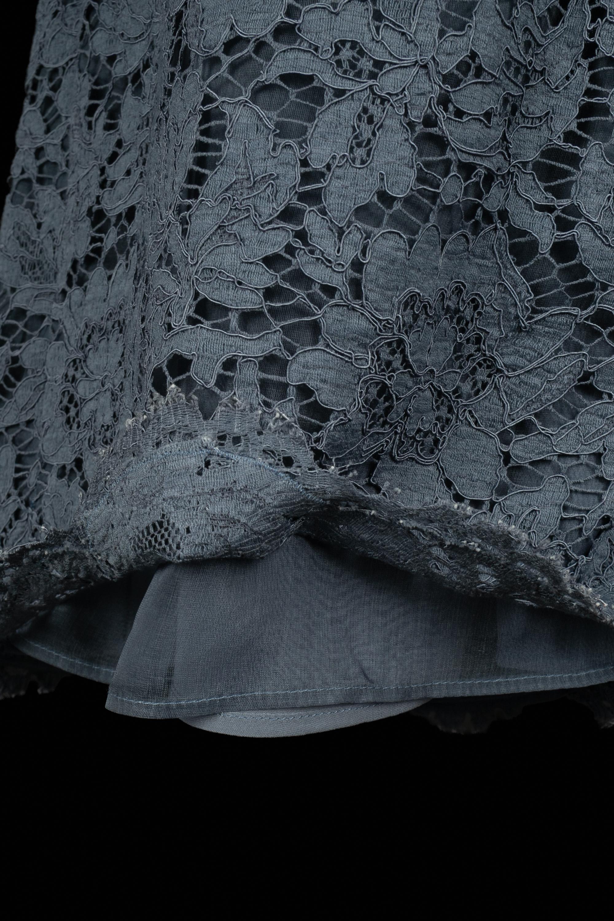 Pantaloncini in pizzo blu di Valentino in vendita 3
