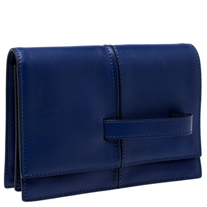 Valentino Blue Leather MOC Clutch In Excellent Condition In Dubai, Al Qouz 2