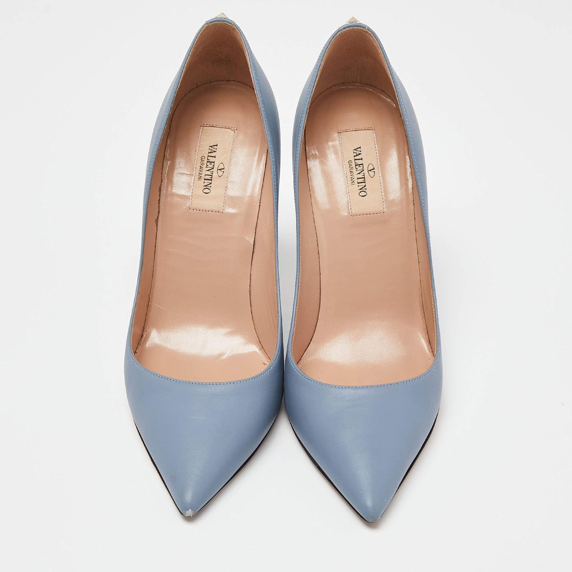 The fashion house’s tradition of excellence, coupled with modern design sensibilities, works to make these Valentino blue pumps a fabulous choice. They'll help you deliver a chic look with ease.

Includes: Original Dustbag, Original Box, Info