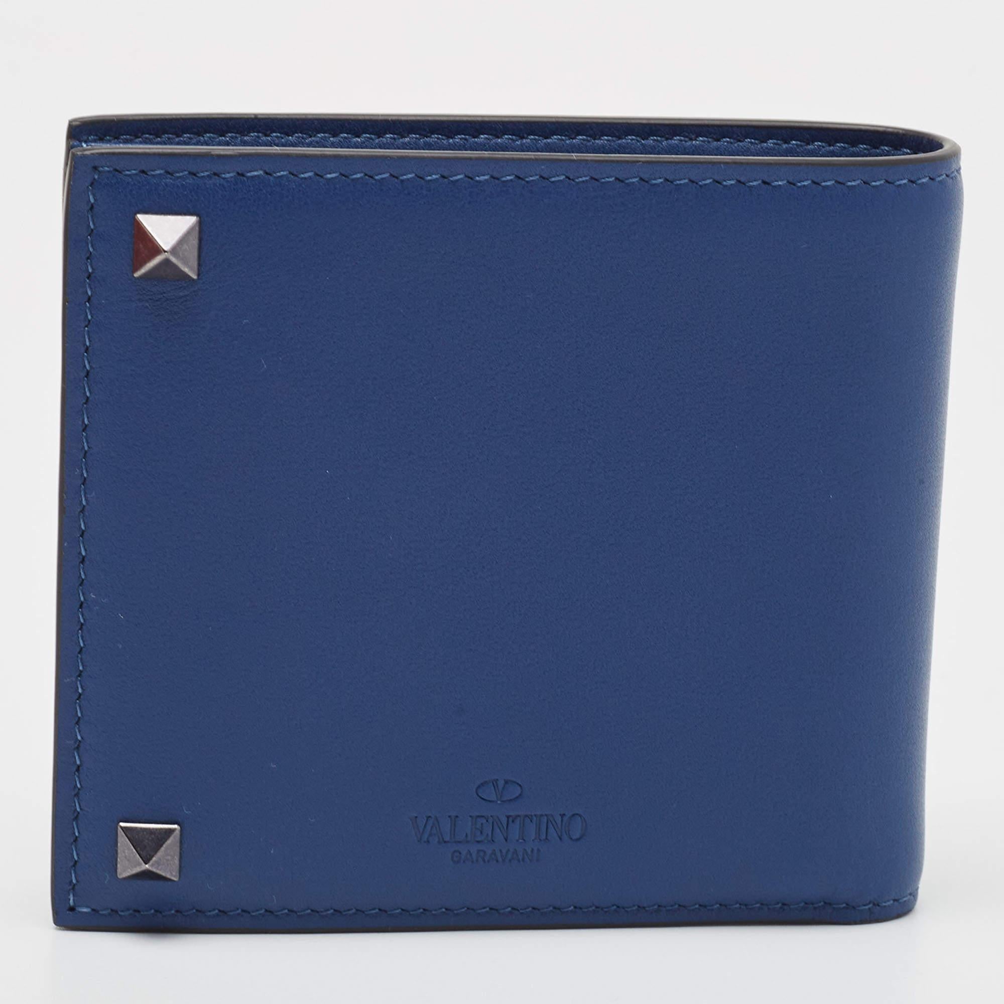 This wallet is conveniently designed for everyday use. It comes with a well-structured interior for you to neatly arrange your cards and cash. This stylish piece is complete with a sleek appeal.


Includes

Original Dustbag, Original Box, Info