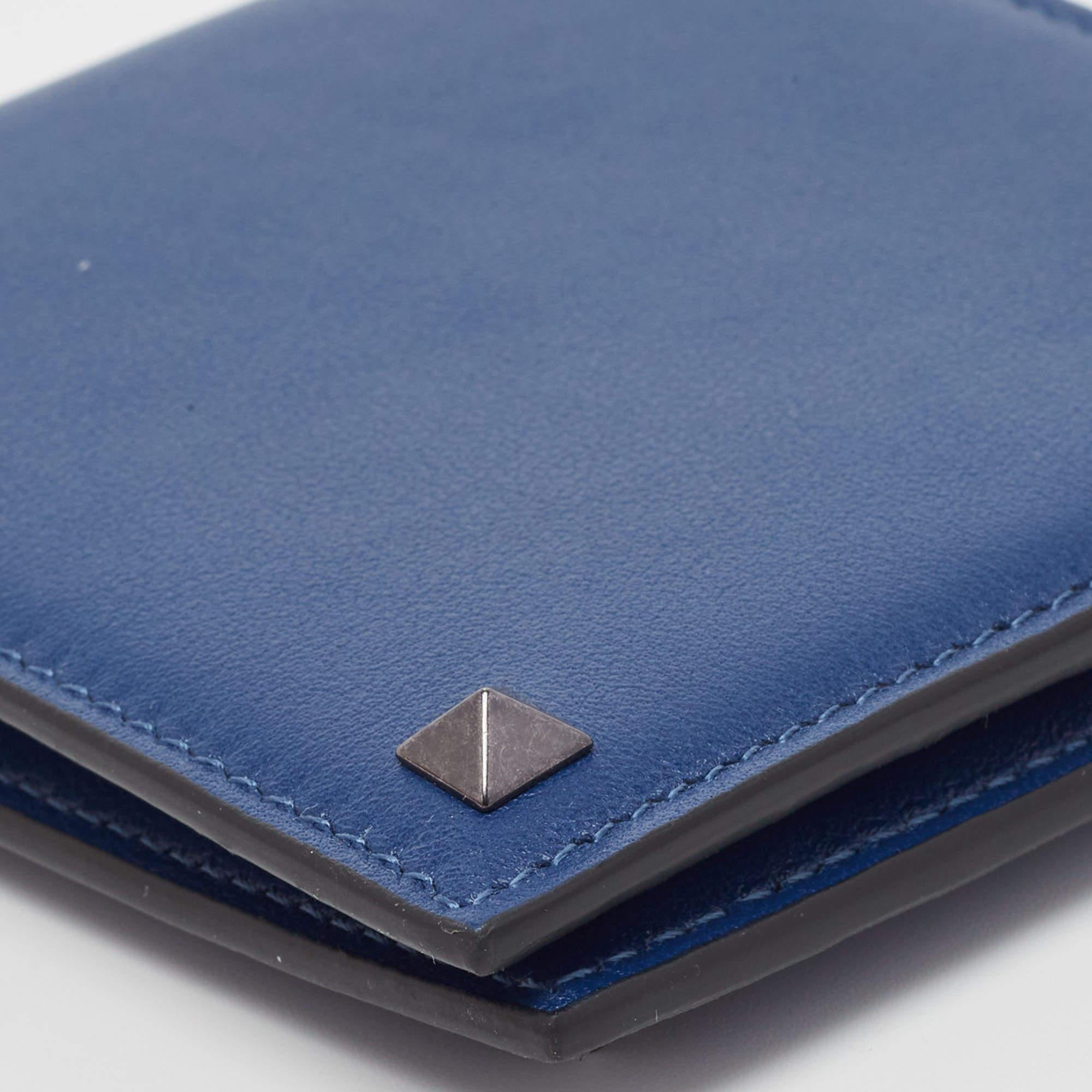 Valentino Blue Leather Rockstud Bifold Wallet In New Condition In Dubai, Al Qouz 2