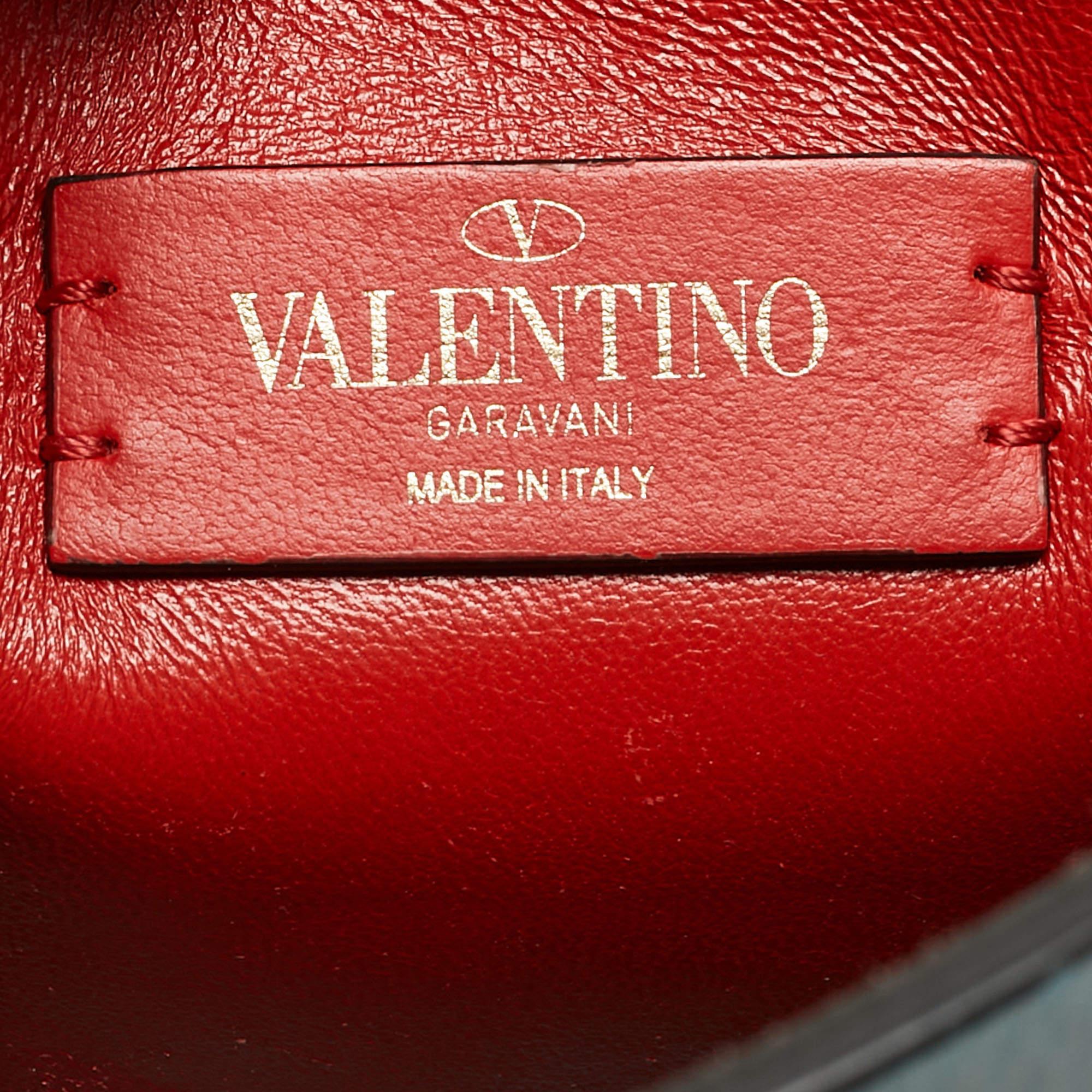 Valentino Blaue Leder Rockstud Flip Lock Flap Messenger Bag im Angebot 9
