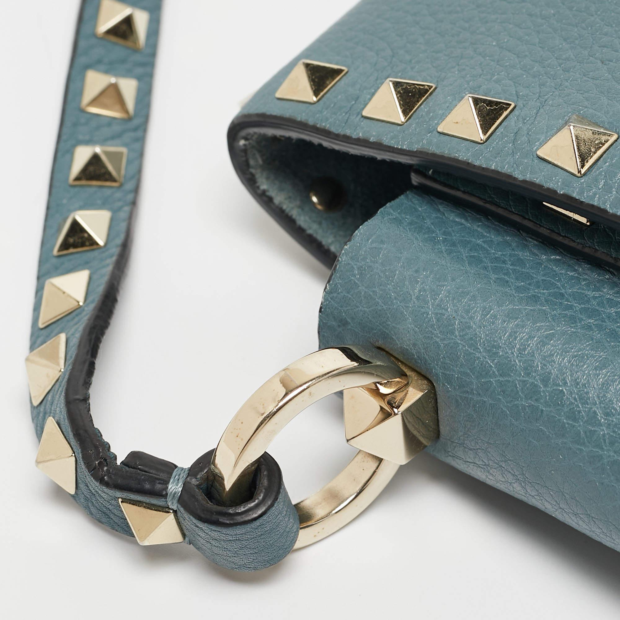 Valentino Blaue Leder Rockstud Flip Lock Flap Messenger Bag im Angebot 3