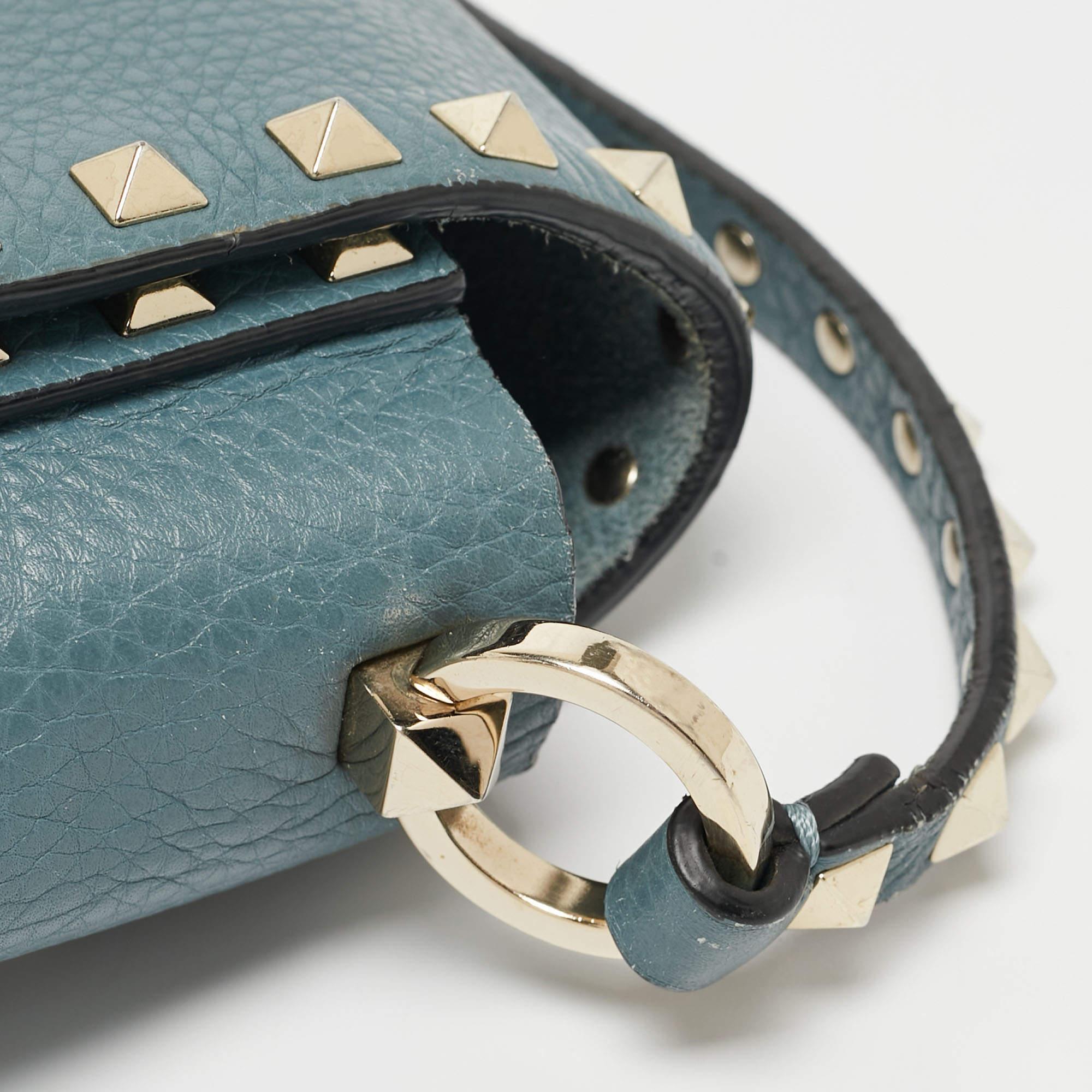 Valentino Blaue Leder Rockstud Flip Lock Flap Messenger Bag im Angebot 4