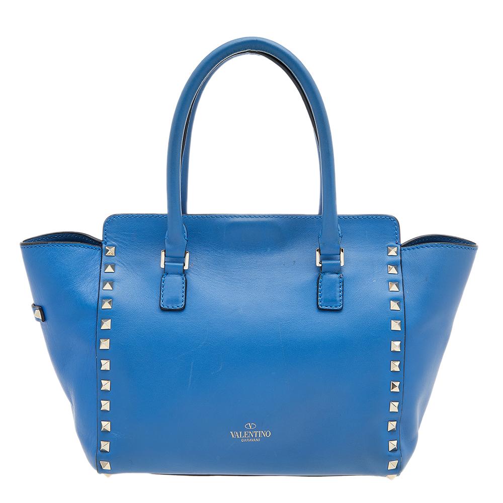 Luxury Italian fashion house Valentino is famed for its classic designs infused with its own signature modern edge and Rockstud details as showcased by this trapeze tote. Crafted from leather, it features top handles and a detachable shoulder strap