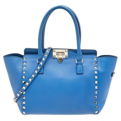 Valentino Blaue Leder-Trapez-Tasche mit Nieten