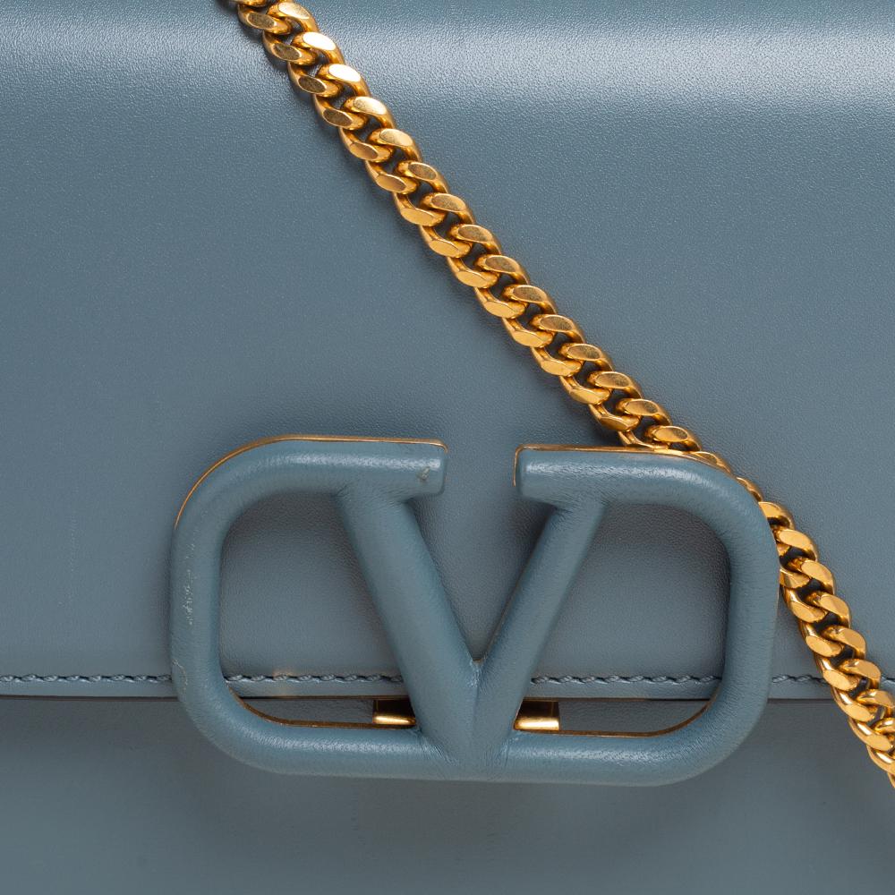 Valentino Blue Leather V Sling Shoulder Bag In Good Condition In Dubai, Al Qouz 2