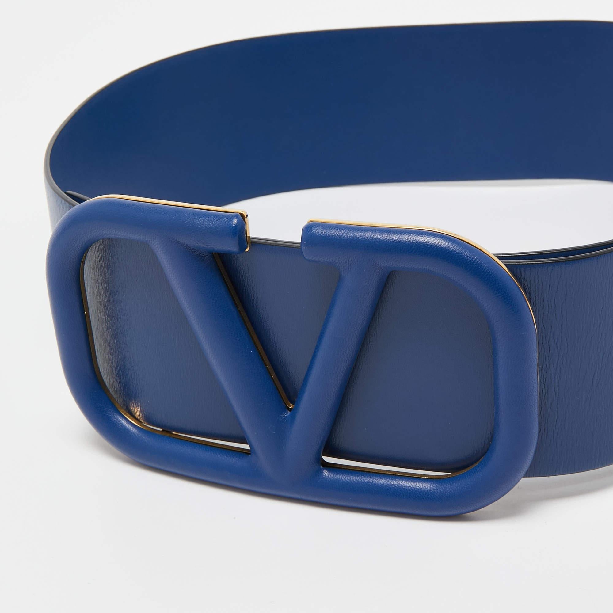 One of the most popular creations by Valentino, this belt is crafted from leather in shades of blue. It features the iconic VLogo buckle in gold-tone metal for an opulent signature appeal.

