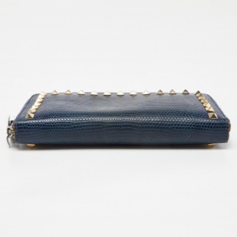 Noir Valentino - Portefeuille zippé Rockstud en lézard bleu en vente
