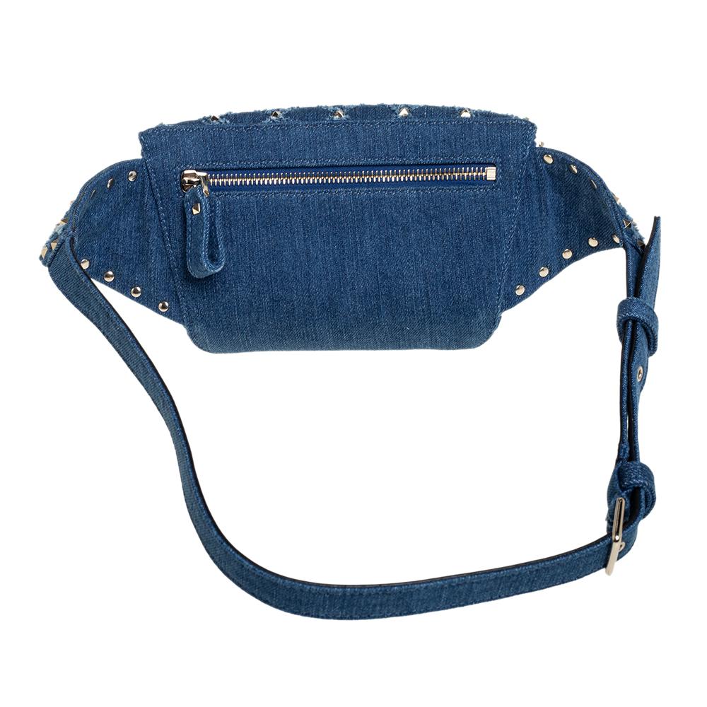 The stunning pyramid-shaped Rockstuds elevates every creation that it adorns! Just like this Valentino Spike belt bag! It has been crafted from denim in a blue shade and comes with an adjustable belt for a secured fit.

