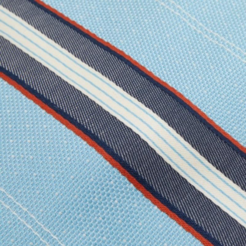 This Valentino tie is a perfect formal accessory that has a sharp and modern appeal. Made from luxurious materials, it features intricate patterns, and the brand label is neatly stitched at the back. It is sure to add oodles of style to your blazers.