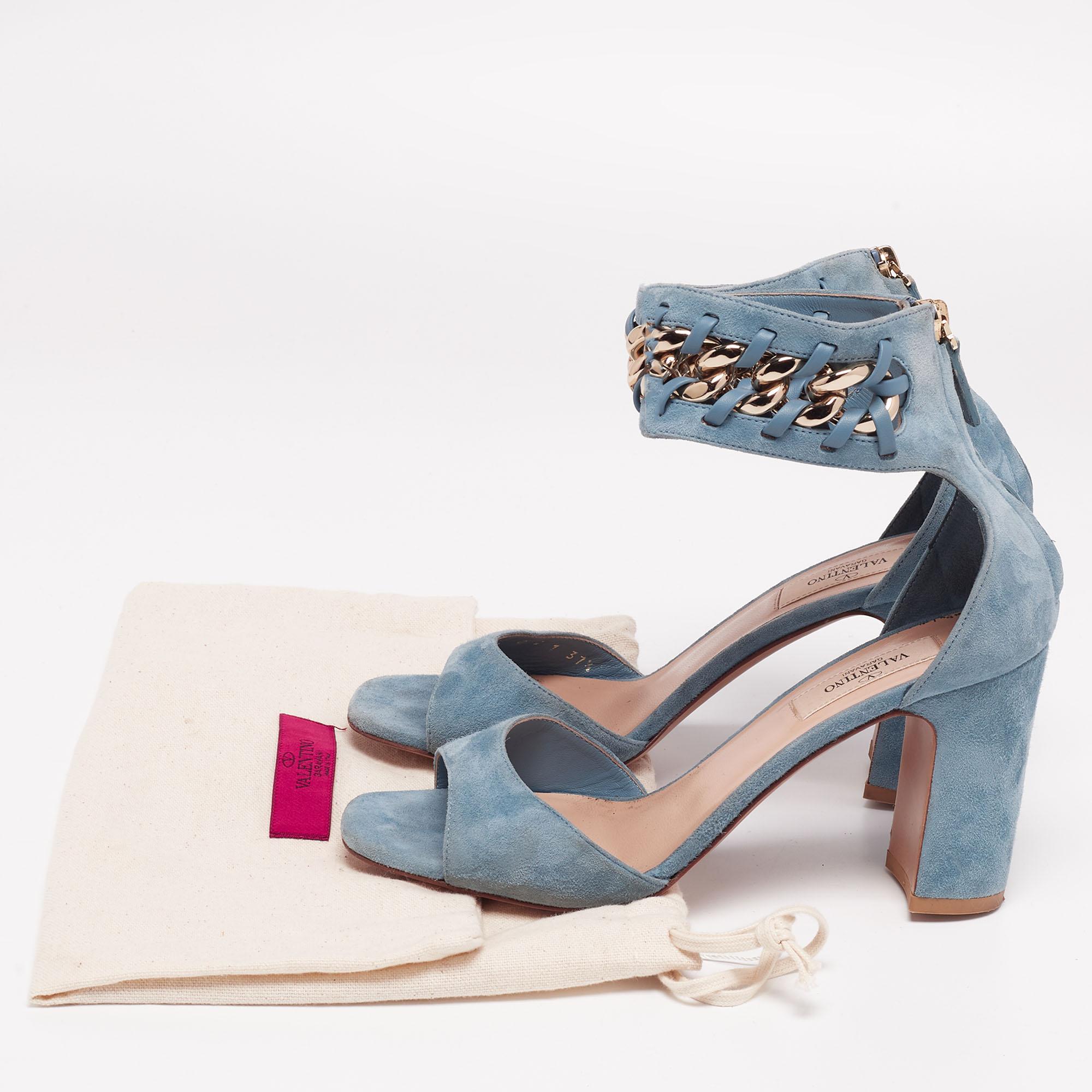 Valentino Blue Suede Chain-Link Accent Ankle Cuff Sandals Size 37.5 In Good Condition In Dubai, Al Qouz 2