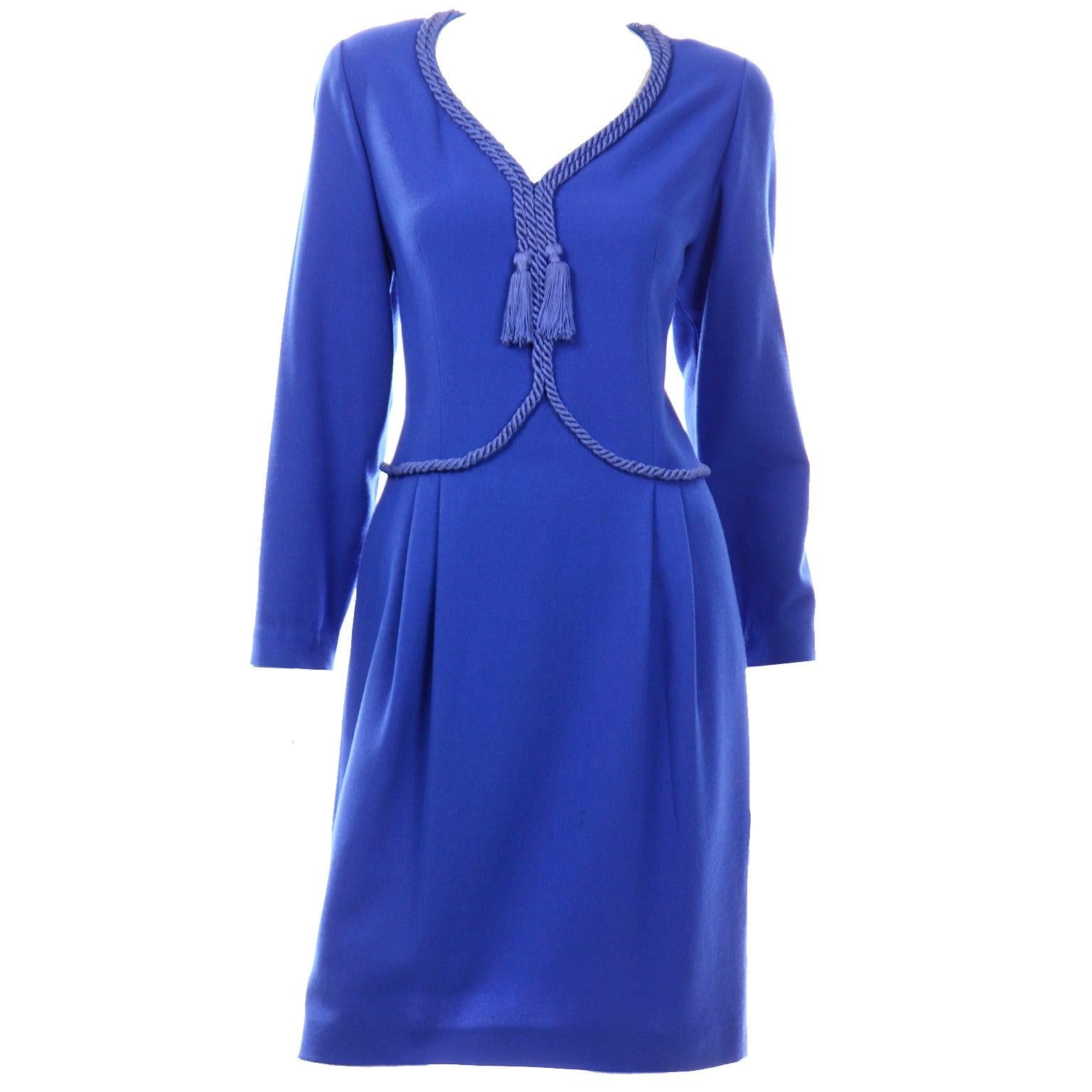 Valentino - Robe en crêpe de laine bleu vintage avec détails en corde et pompons