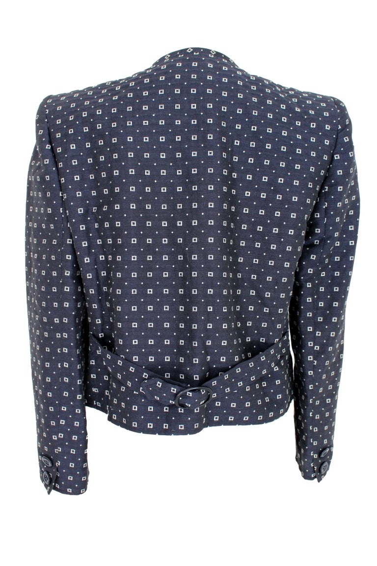 Valentino Miss V vintage 80s bolero jacket. Short jacket with shoulder pads, blue with white checked pattern. Small pockets on the sides, 100% cotton fabric, internally lined. Made in Italy.

Size: 44 It 10 Us 12 Uk

Shoulder: 44 cm
Bust / Chest: 54